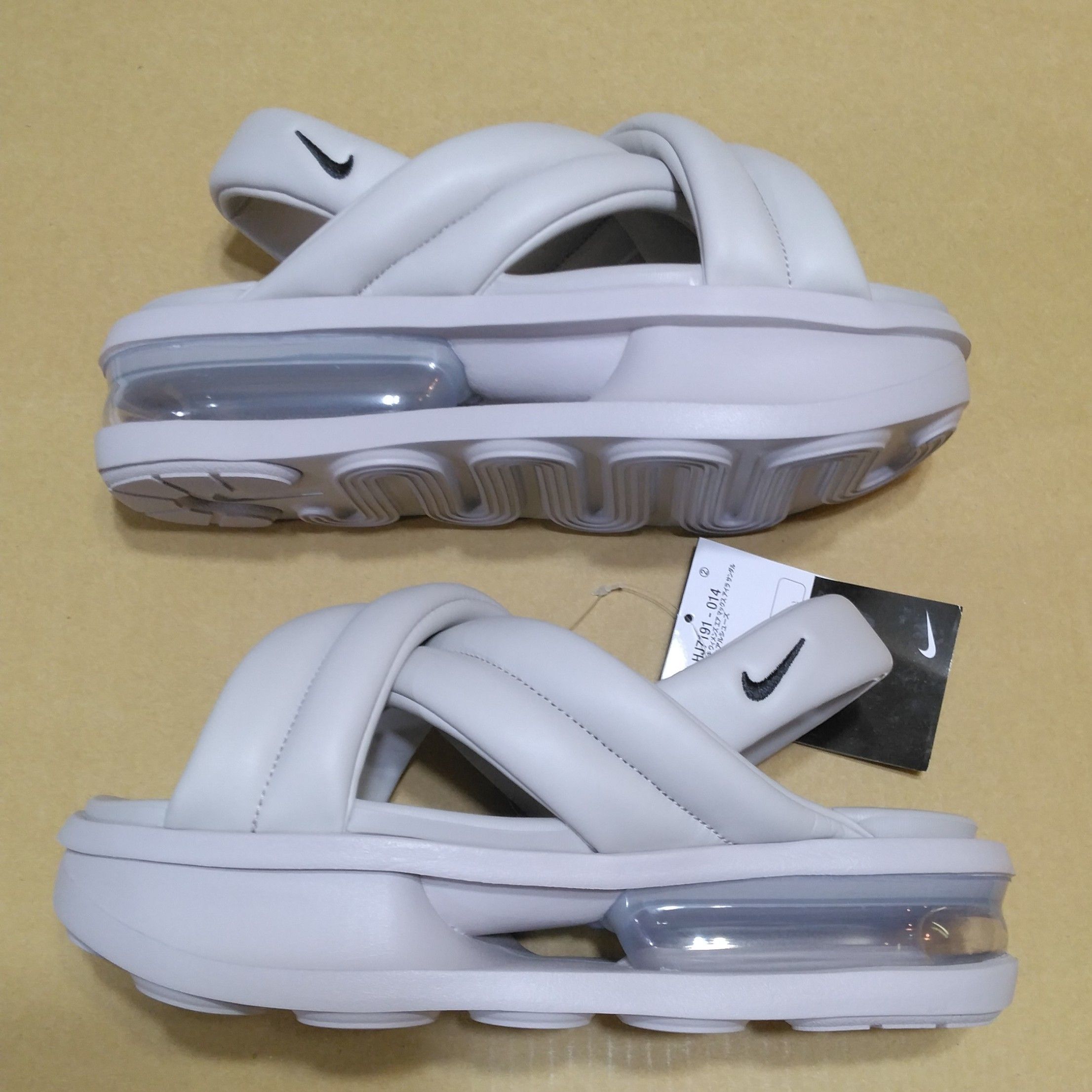 Nike Women's Air Max Isla Sandal "Light Iron Ore/Pure Platinum/Black"