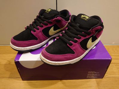 Nike SB Dunk Low "Red Plum"