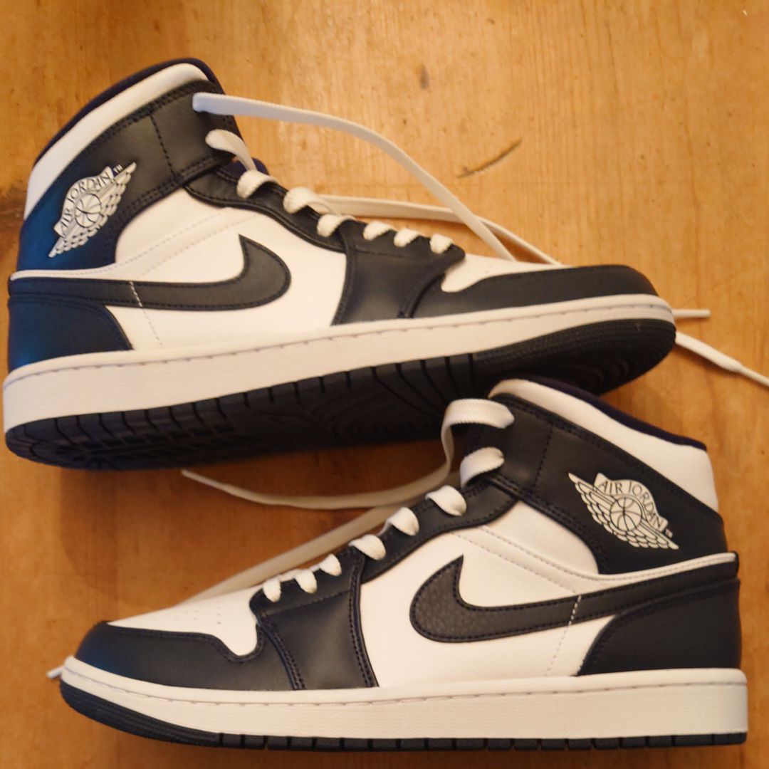 Nike Air Jordan 1 Mid "White Metallic Gold Obsidian"