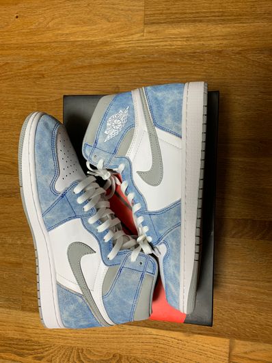 Nike Air Jordan 1 High OG "Hyper Royal"