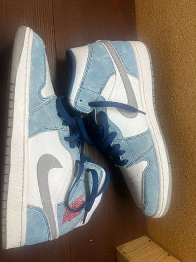 Nike Air Jordan 1 Mid SE "White/Hyper Royal/Red"