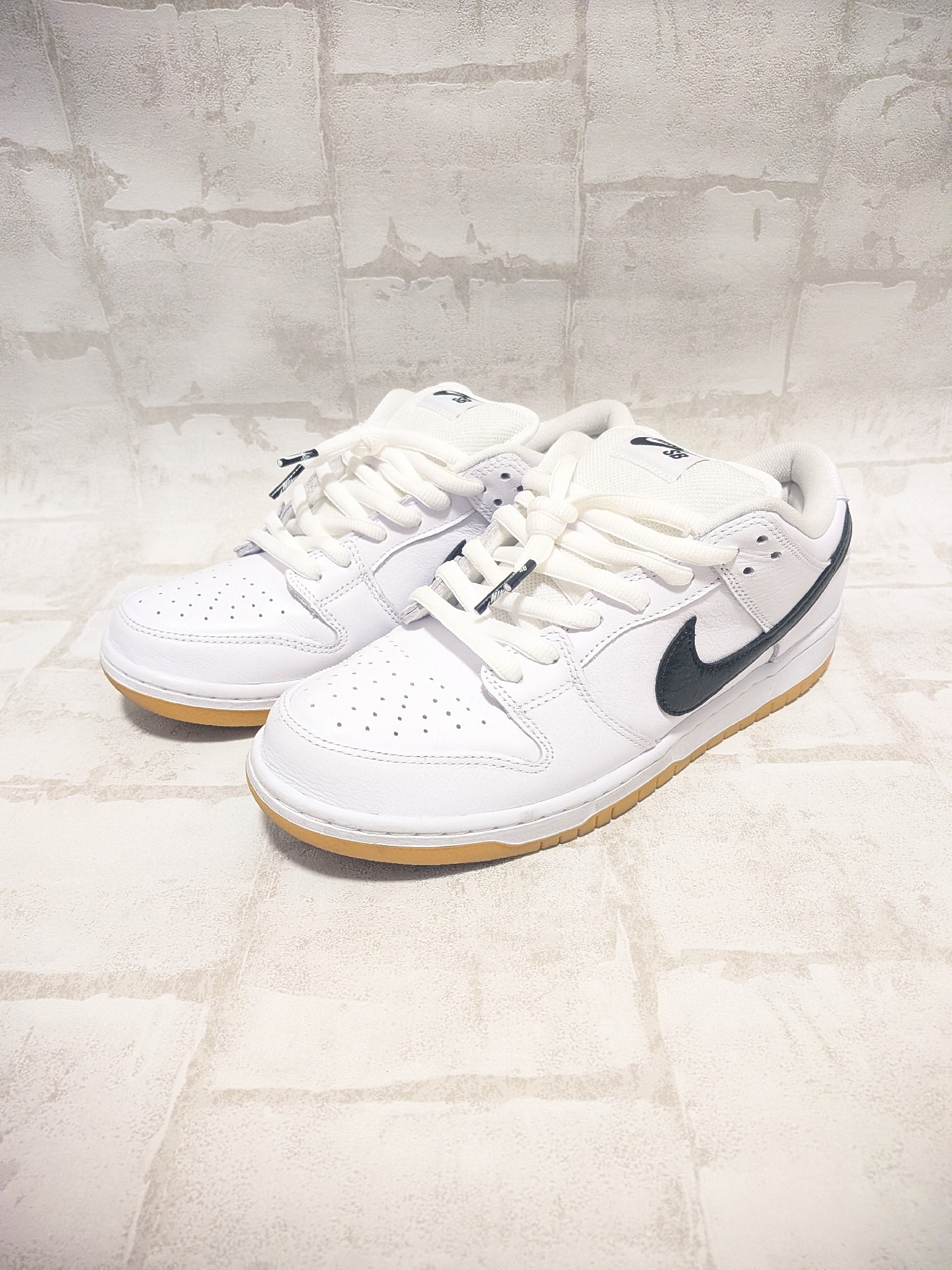 Nike SB Dunk Low Pro "White/Black-White-Gum Light Brown"