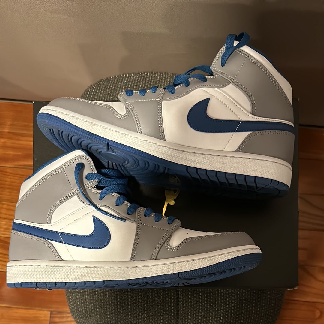 Nike Air Jordan 1 Mid "True Blue"
