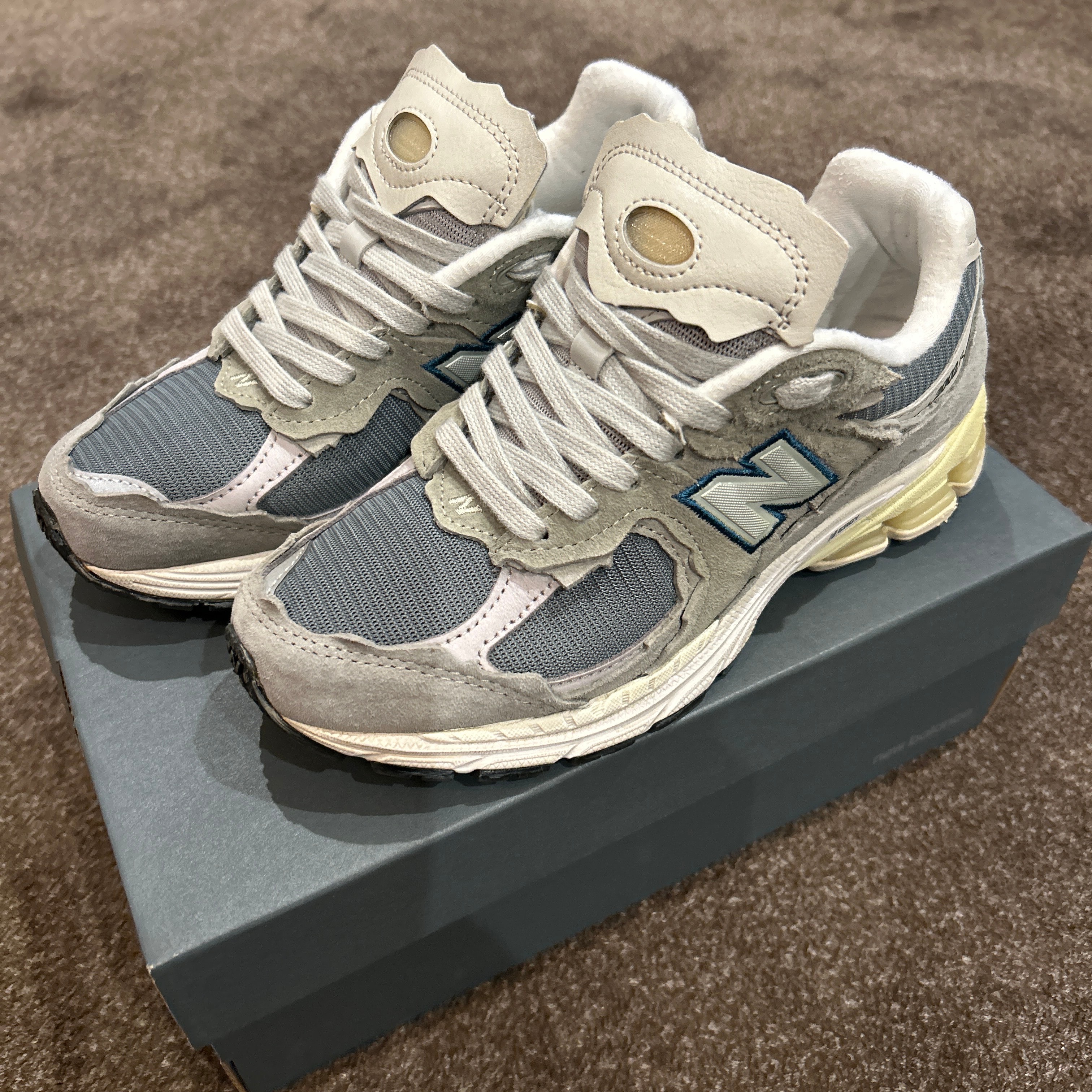 ニューバランス 2002R プロテクションパック "ミラージュ グレー"