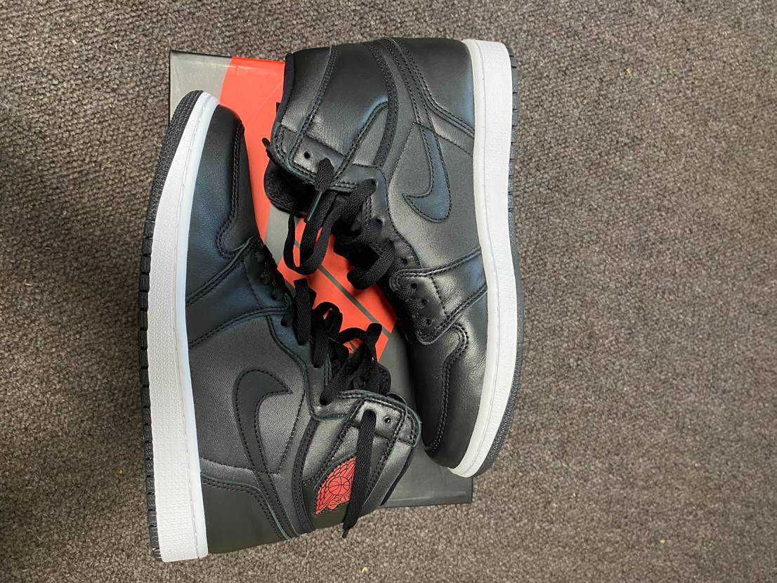 Nike Air Jordan 1 Retro High OG "Black/Metallic Silver/Gym Red"  