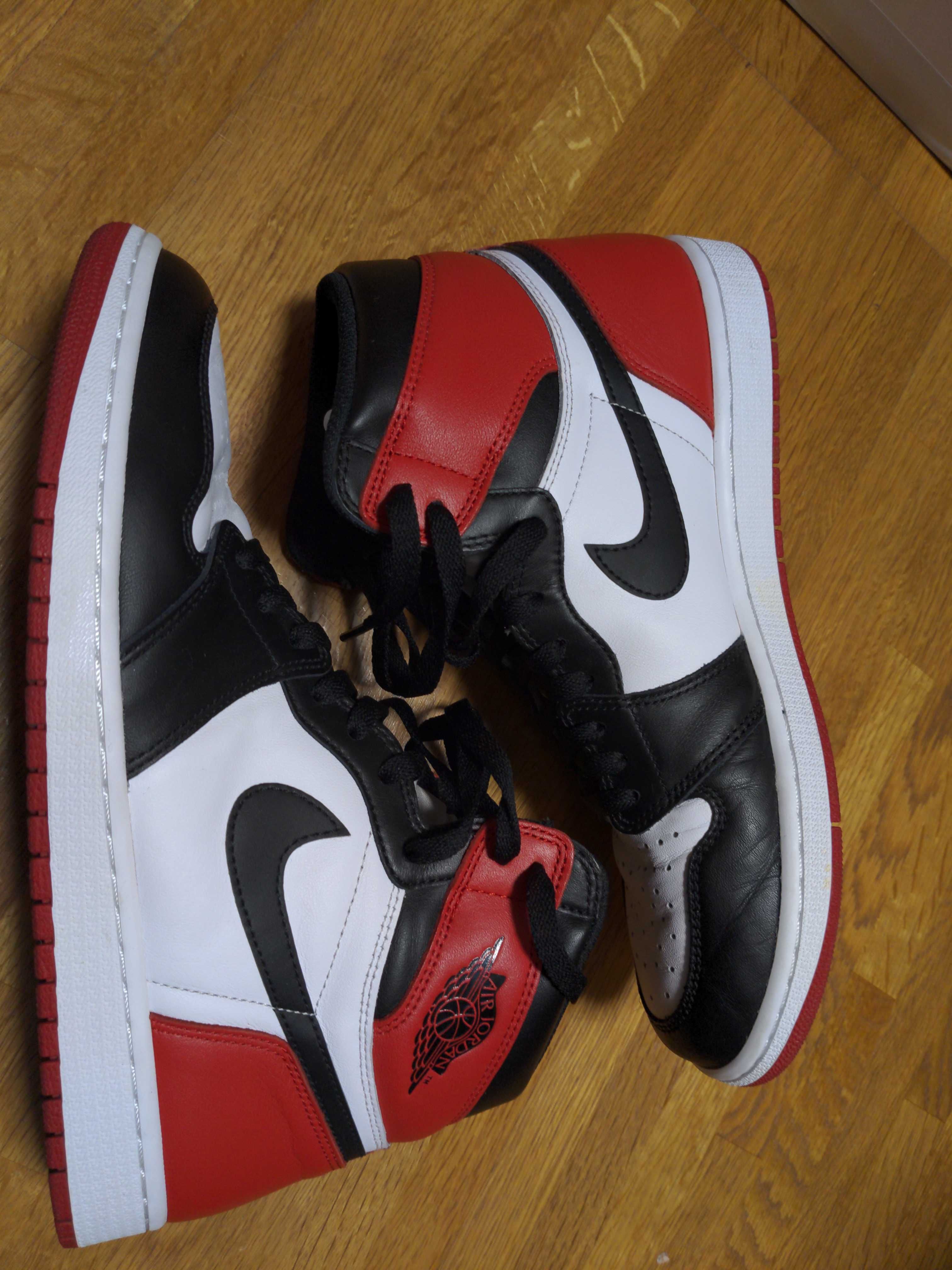 Nike Air Jordan 1 Retro High OG "Black Toe"(2016)