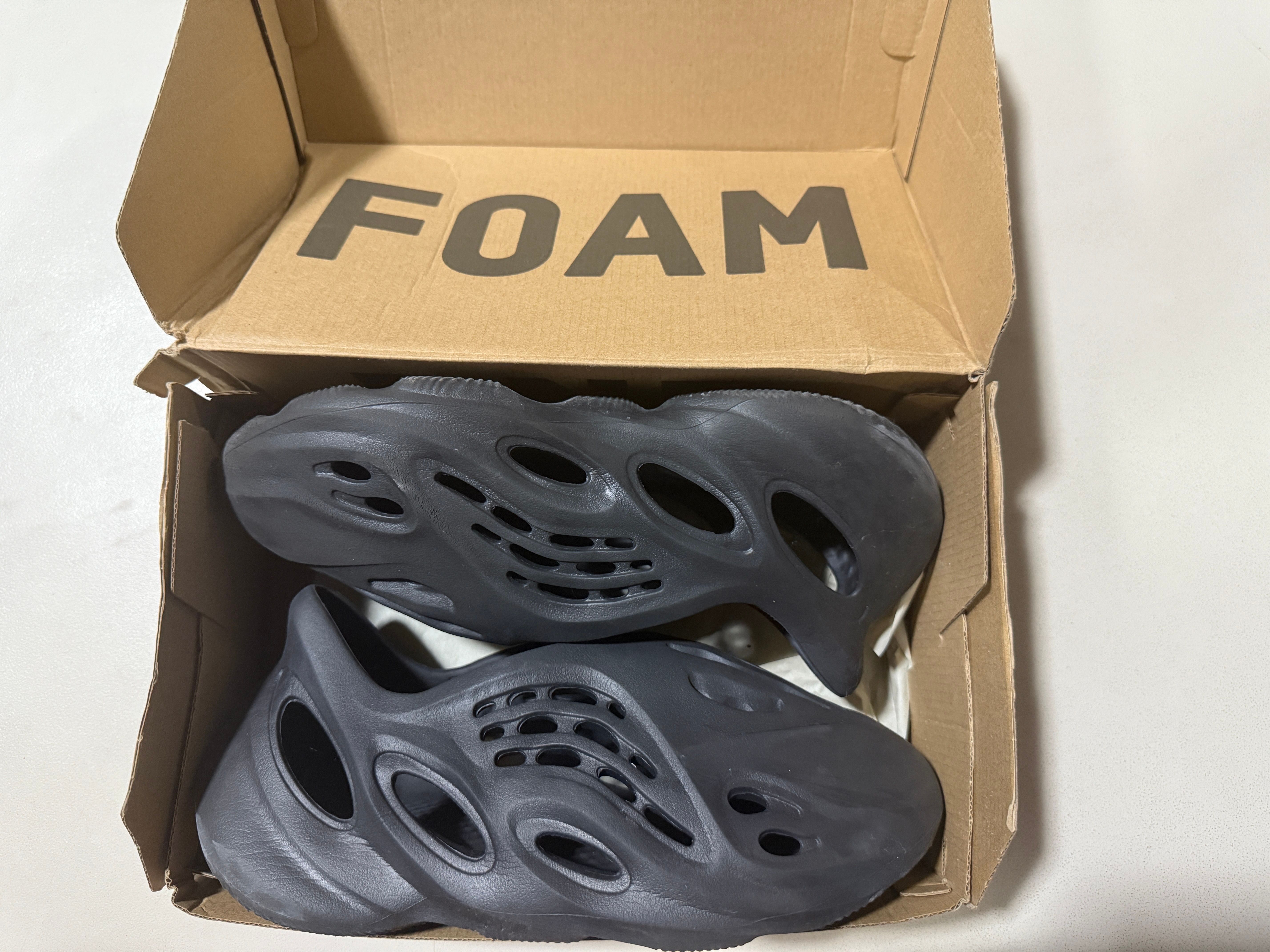 adidas YEEZY Foam Runner "Onyx"