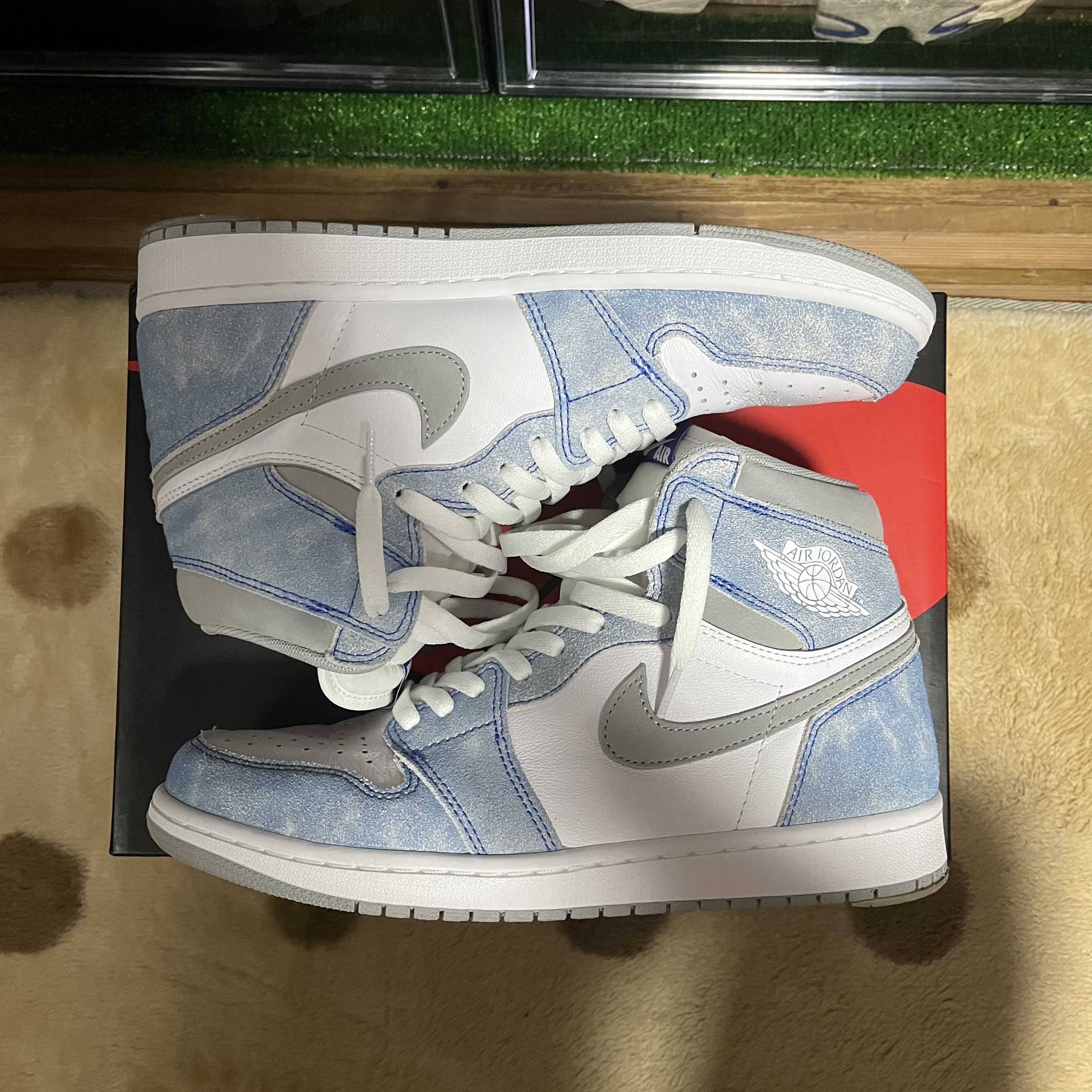 Nike Air Jordan 1 High OG "Hyper Royal"