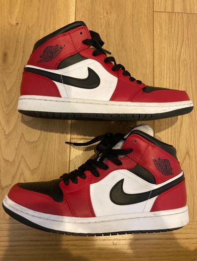 Nike Air Jordan 1 Mid "Chicago Black Toe"