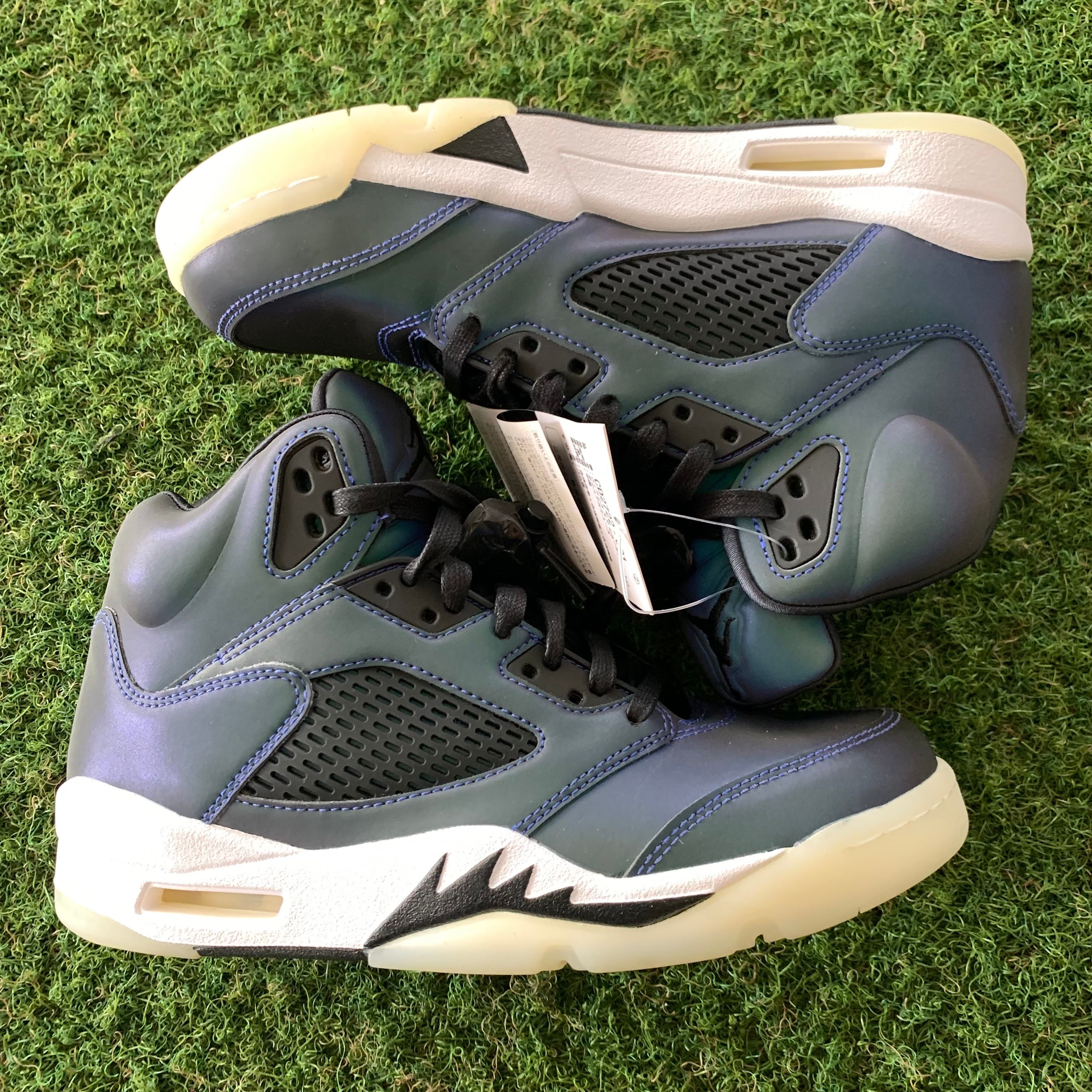 NIKE Women's AIR JORDAN 5 "IRIDESCENT OIL GREY"