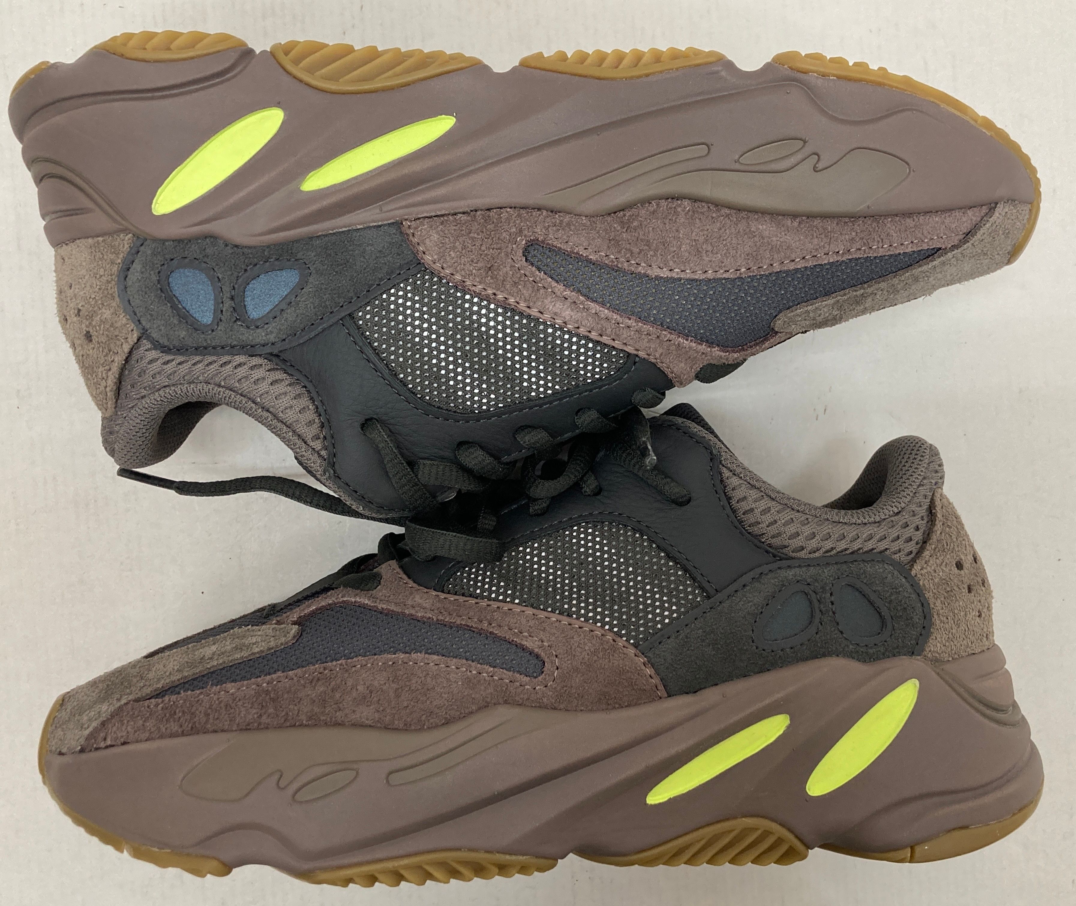 YEEZY BOOST 700 WAVE RUNNER DARK GREY