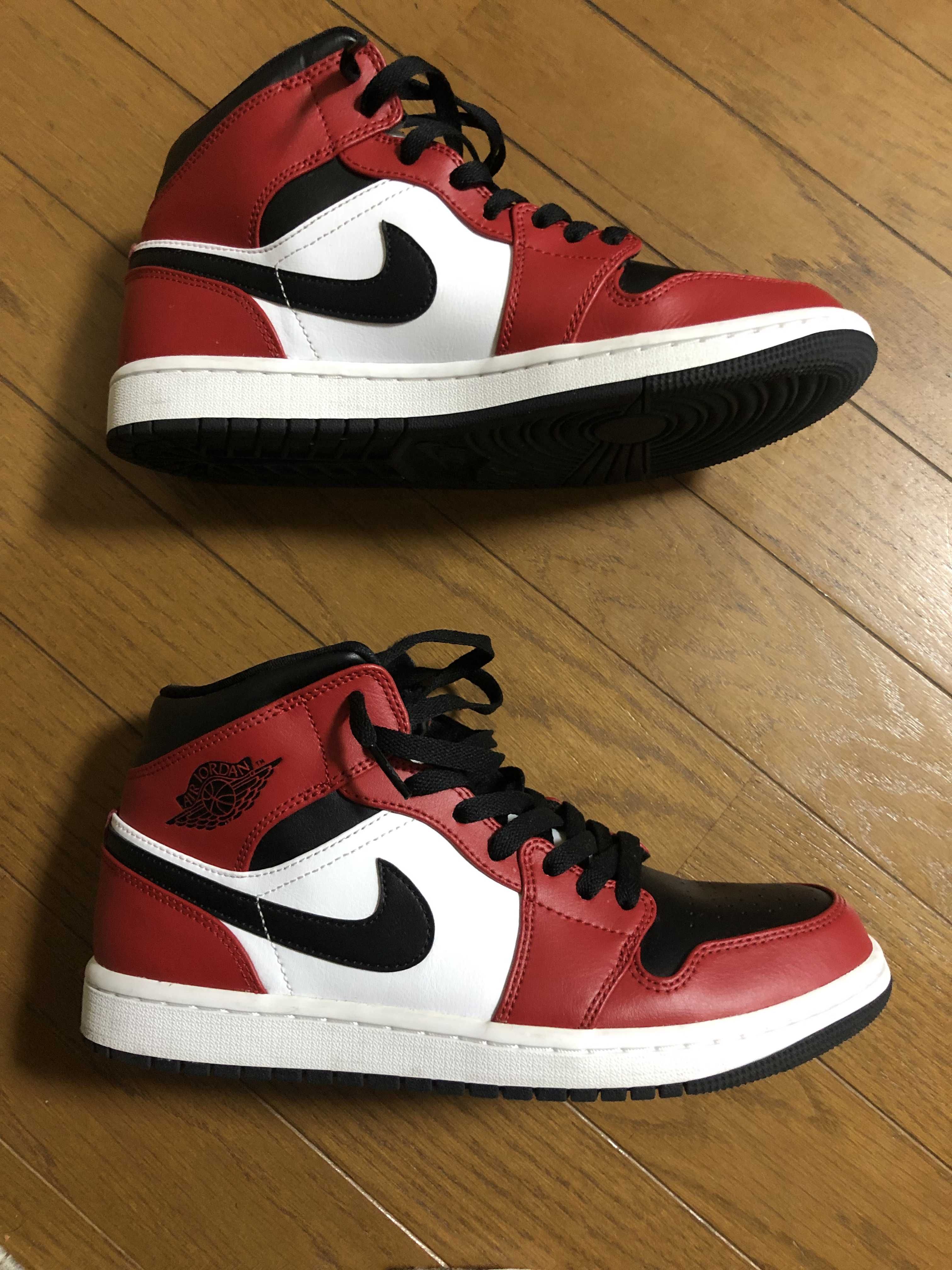 Nike Air Jordan 1 Mid "Chicago Black Toe"