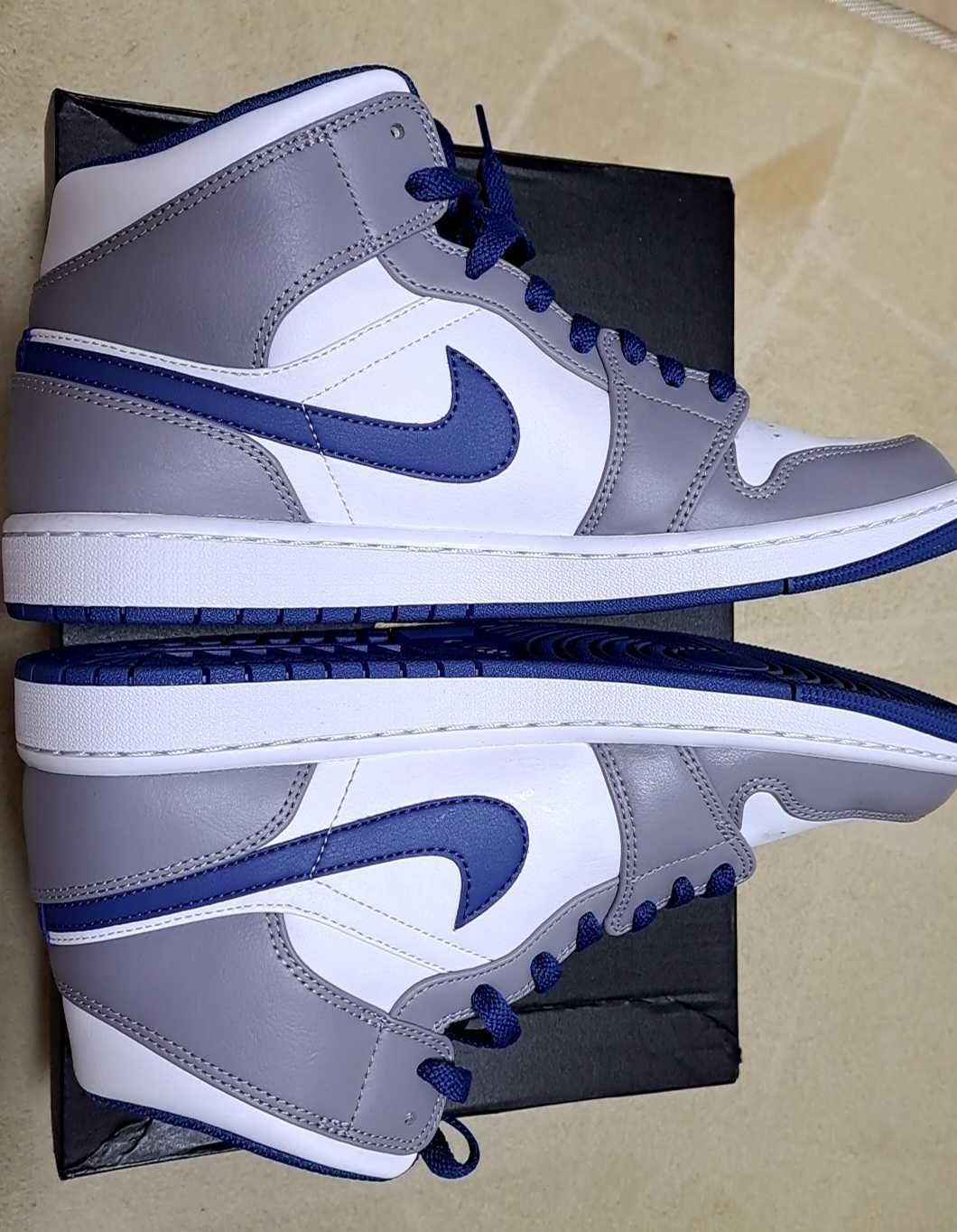 Nike Air Jordan 1 Mid "True Blue"