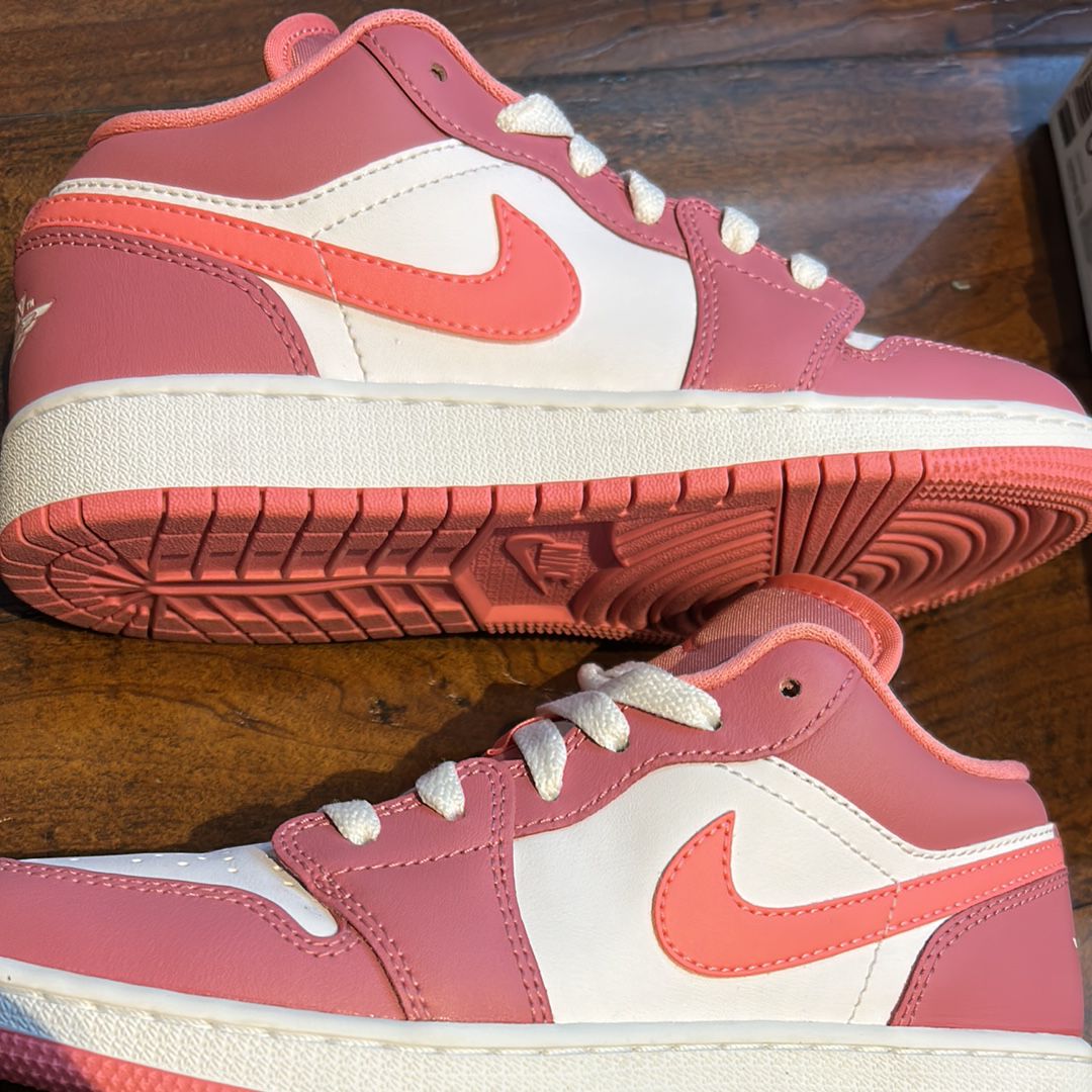 Nike GS Air Jordan 1 Low "Desert Berry/White/Coral Chalk"