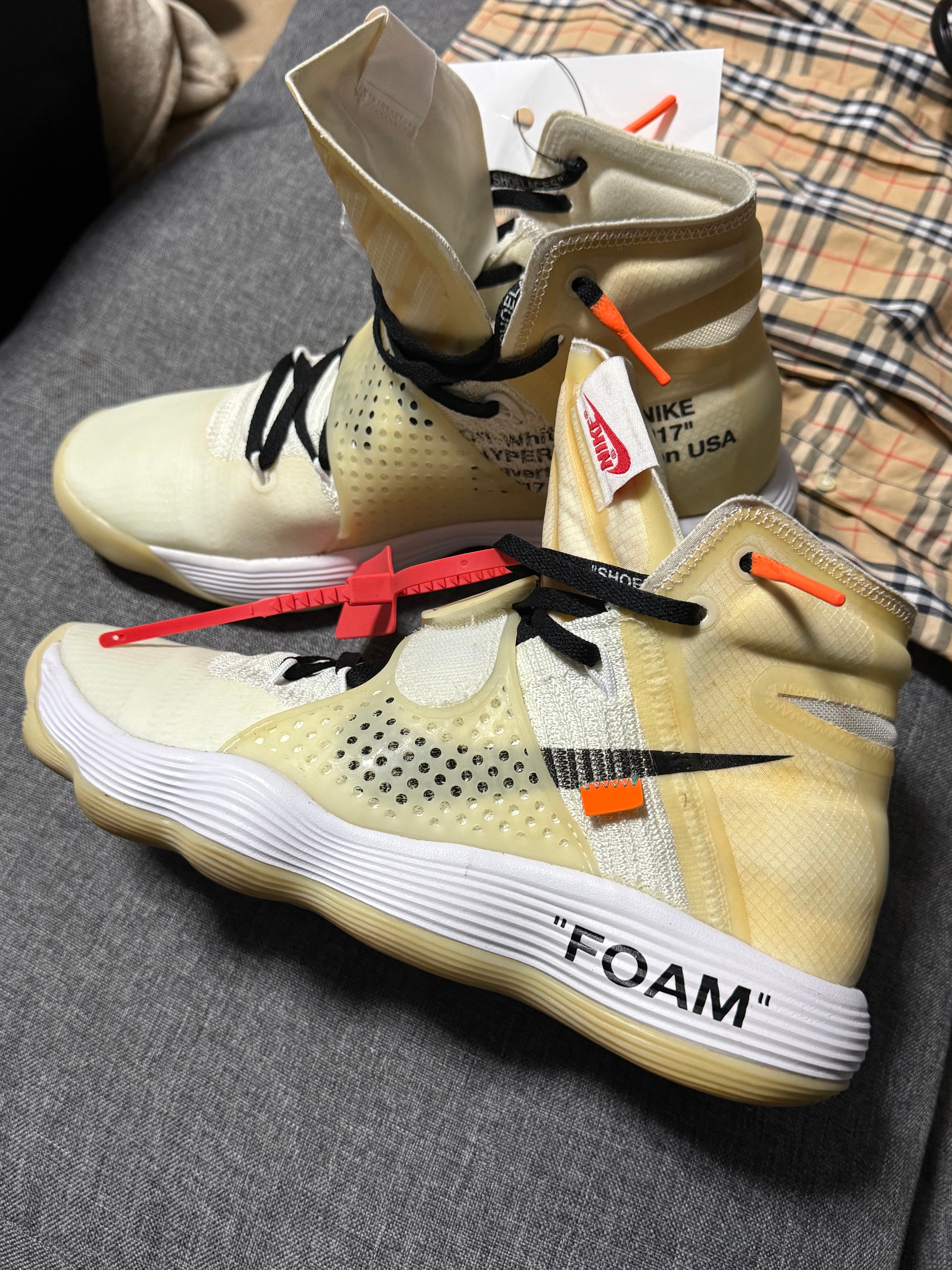 オフホワイト × ナイキ リアクト ハイパーダンク2017 フライニット "ザ テン/ホワイト"