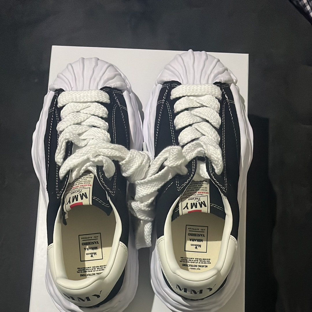 メゾンミハラヤスヒロ ブレイキー OG ソール キャンバス ロートップ スニーカー "ブラック" (A08FW735)