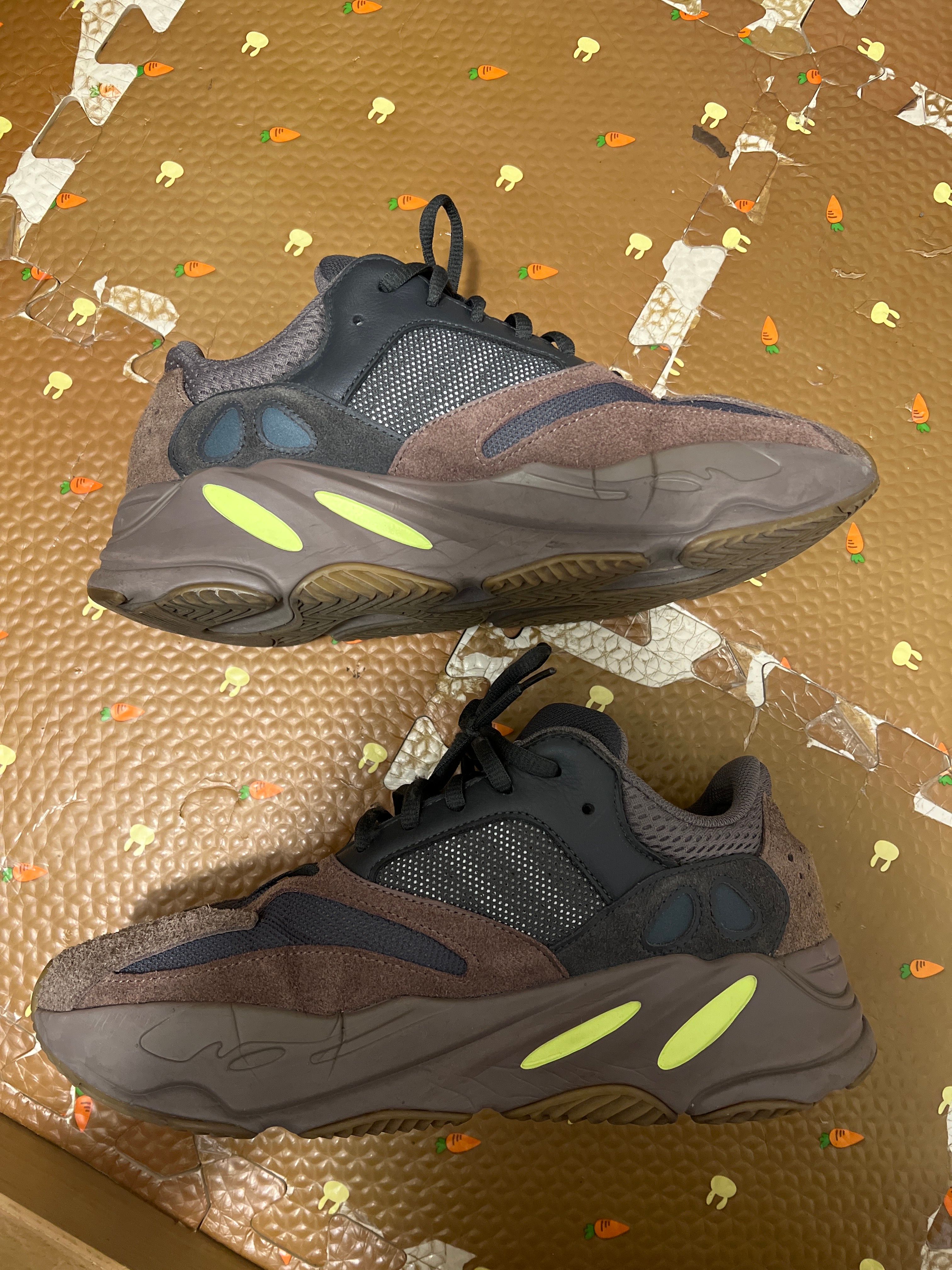 YEEZY BOOST 700 WAVE RUNNER DARK GREY