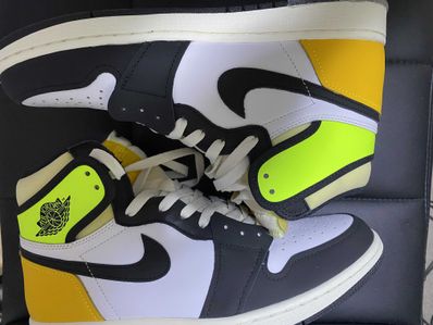 Nike Air Jordan 1 High OG "Volt Gold"