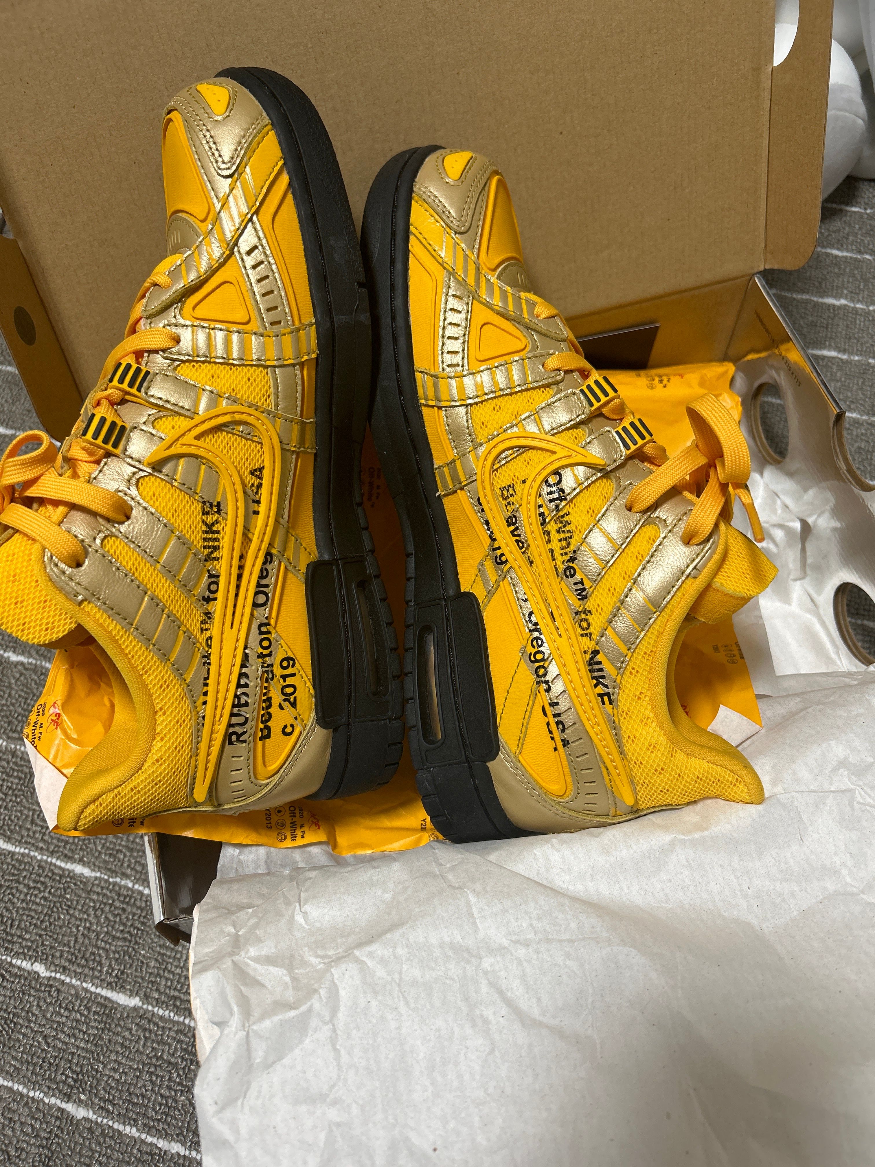 Off-White × Nike Air Rubber Dunk "University Gold"