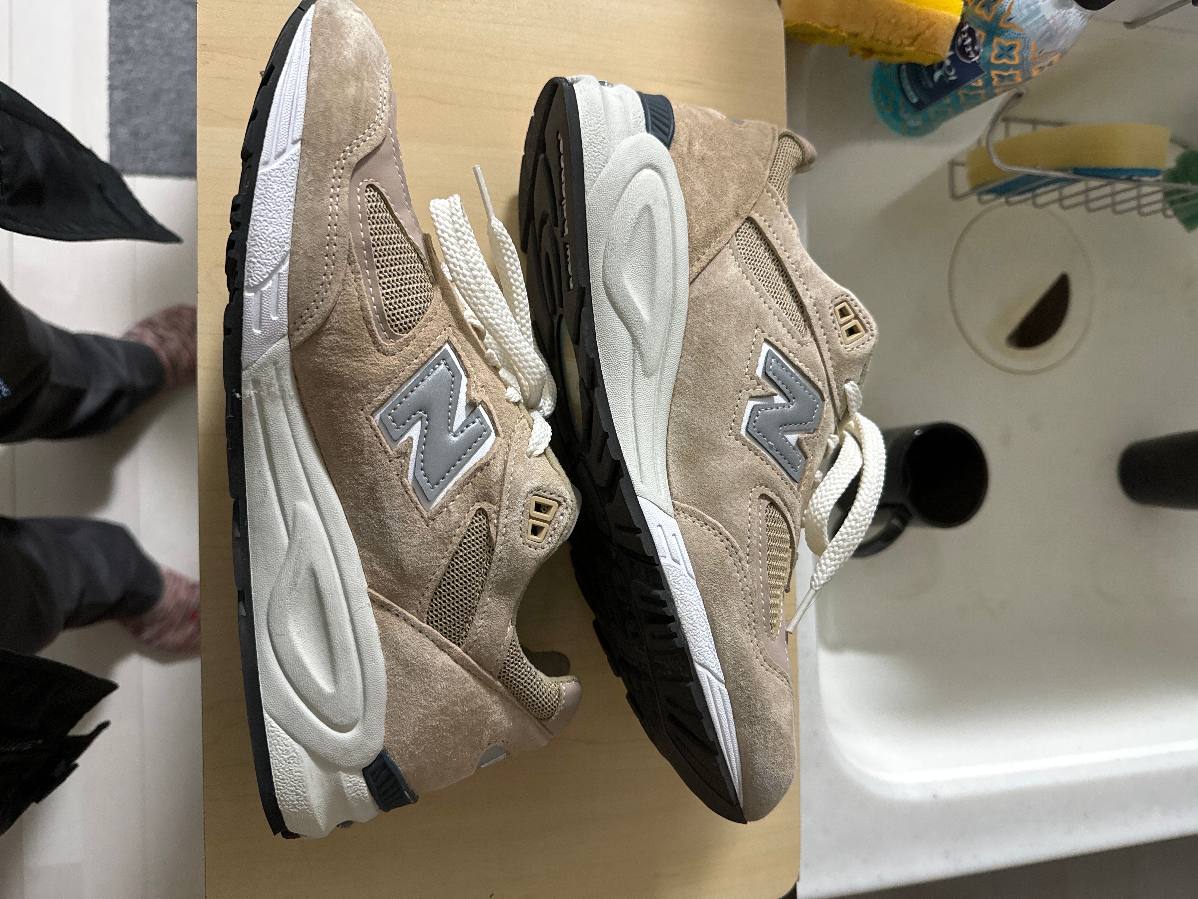 KITH × New Balance 990V2 "Tan"