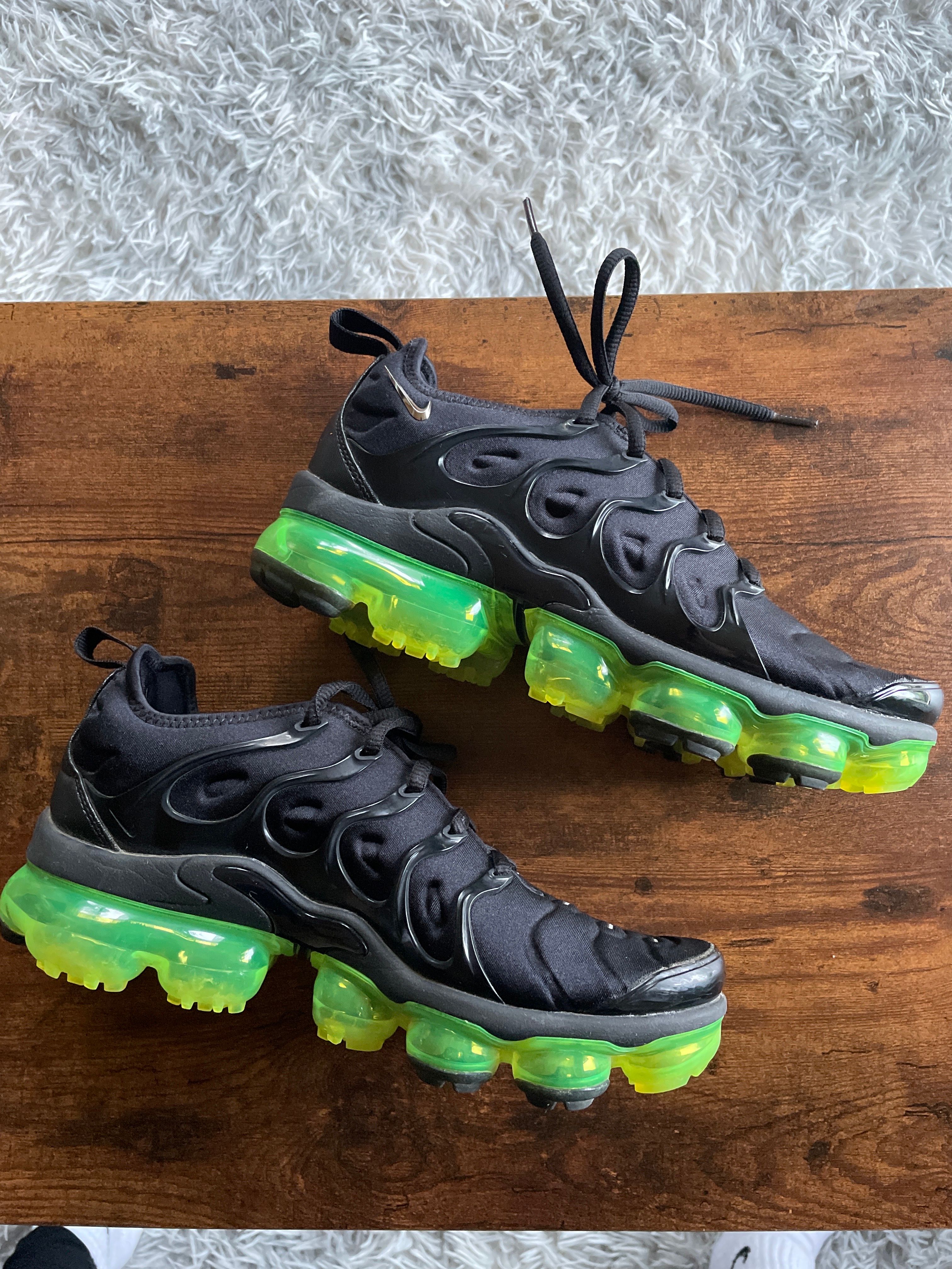 Nike Air Vapormax Plus "Black/Volt Sole"