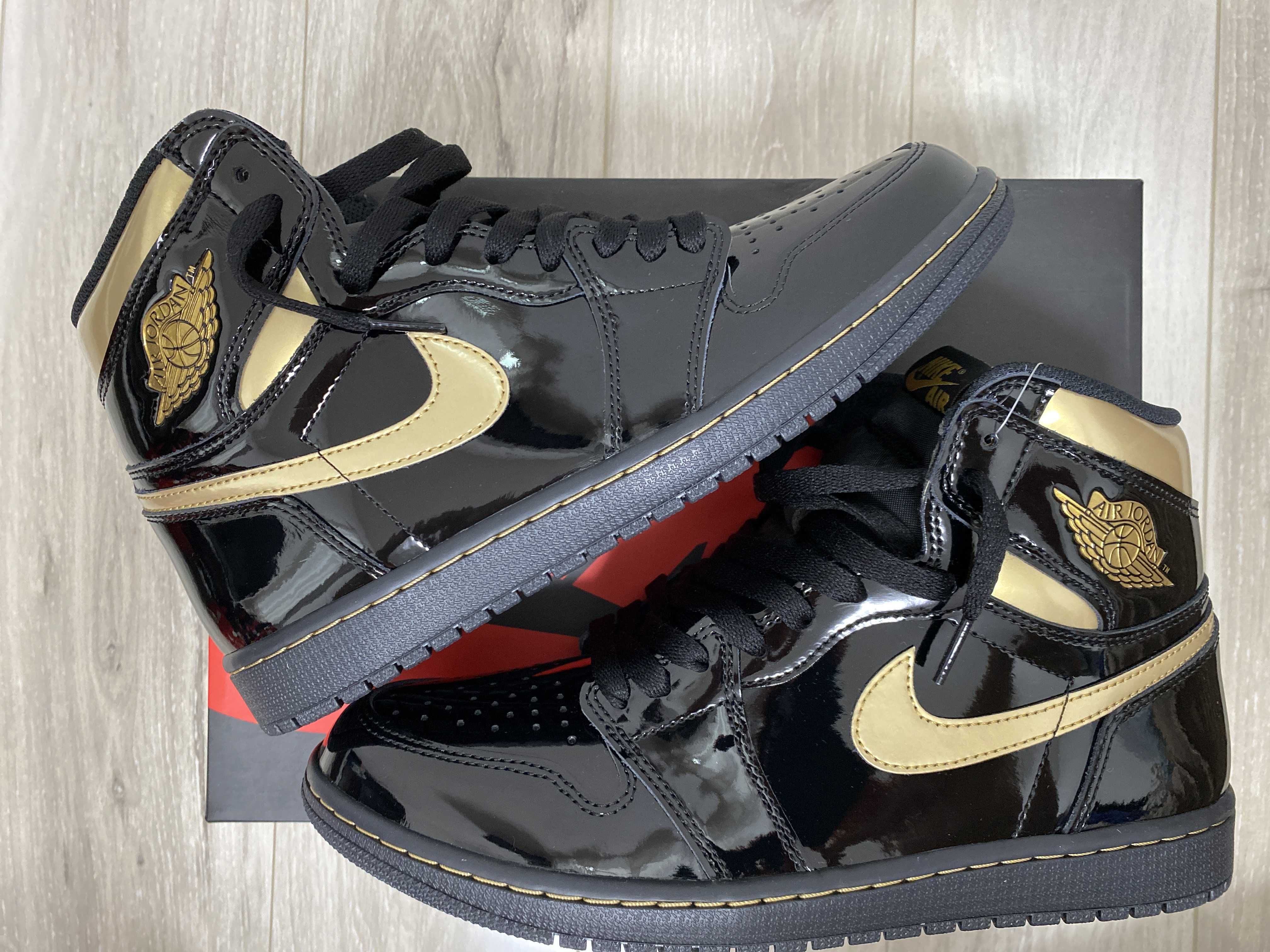 Nike Air Jordan 1 High OG "Black-Metalic Gold"