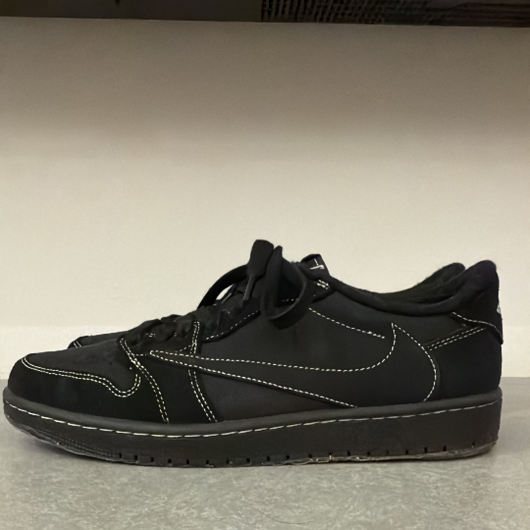 トラヴィススコット × ナイキ エアジョーダン1 ロー OG SP "ブラック ファントム"