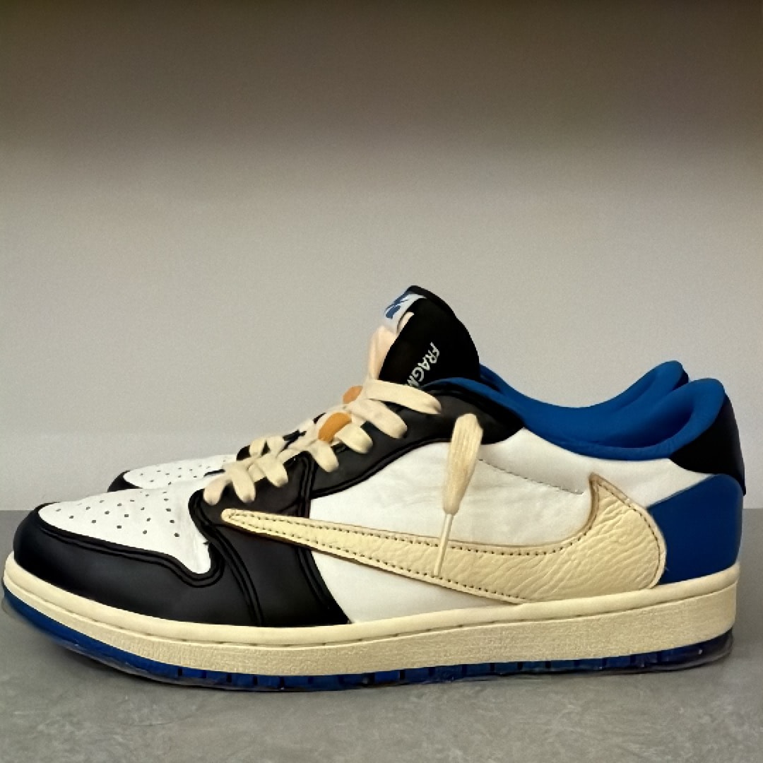 トラヴィススコット × フラグメントデザイン × ナイキ エアジョーダン1 ロー OG SP "ミリタリー ブルー"