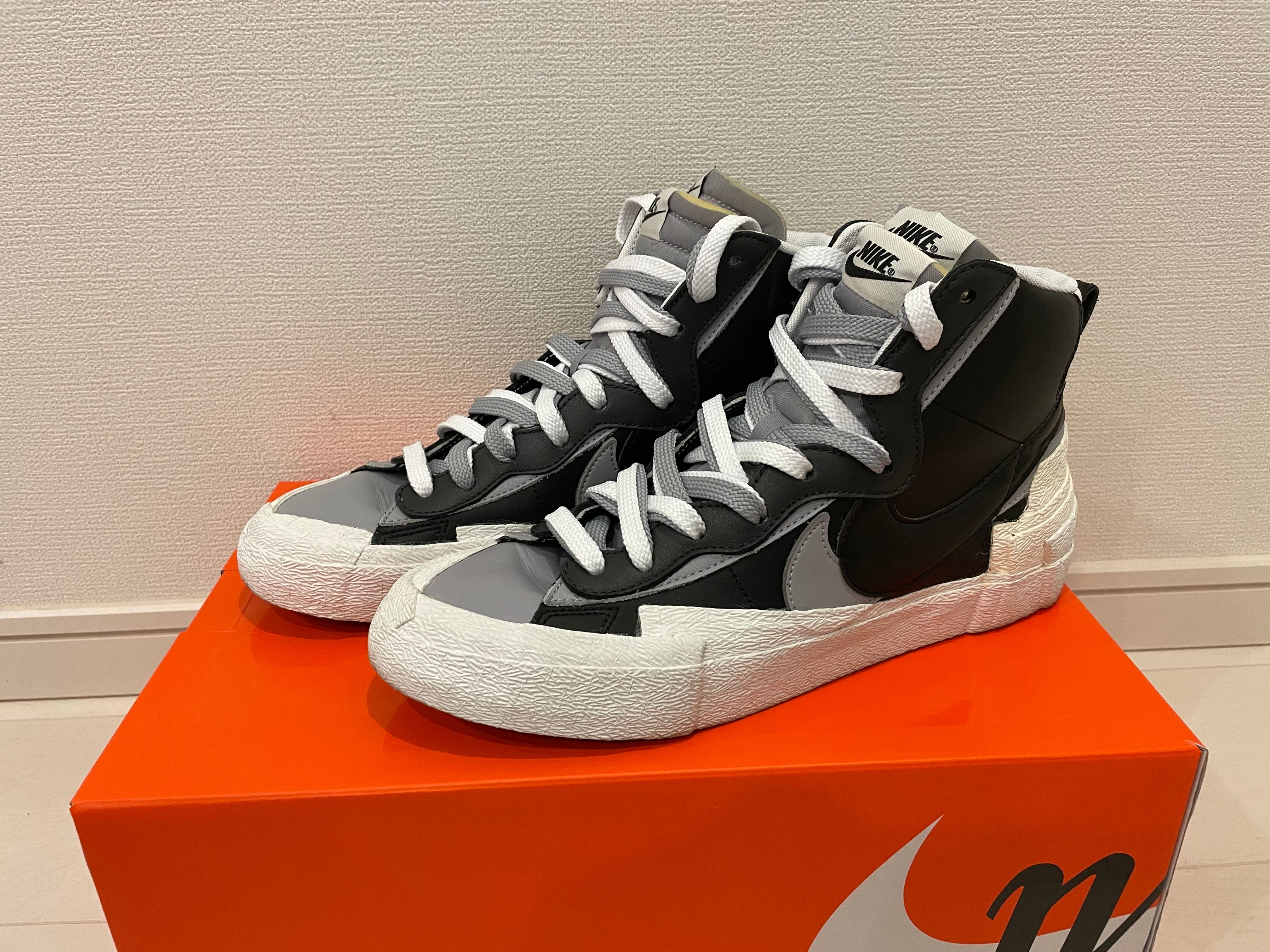 sacai × NIKE BLAZER MID "BLACK/WOLF GREY/WHITE"