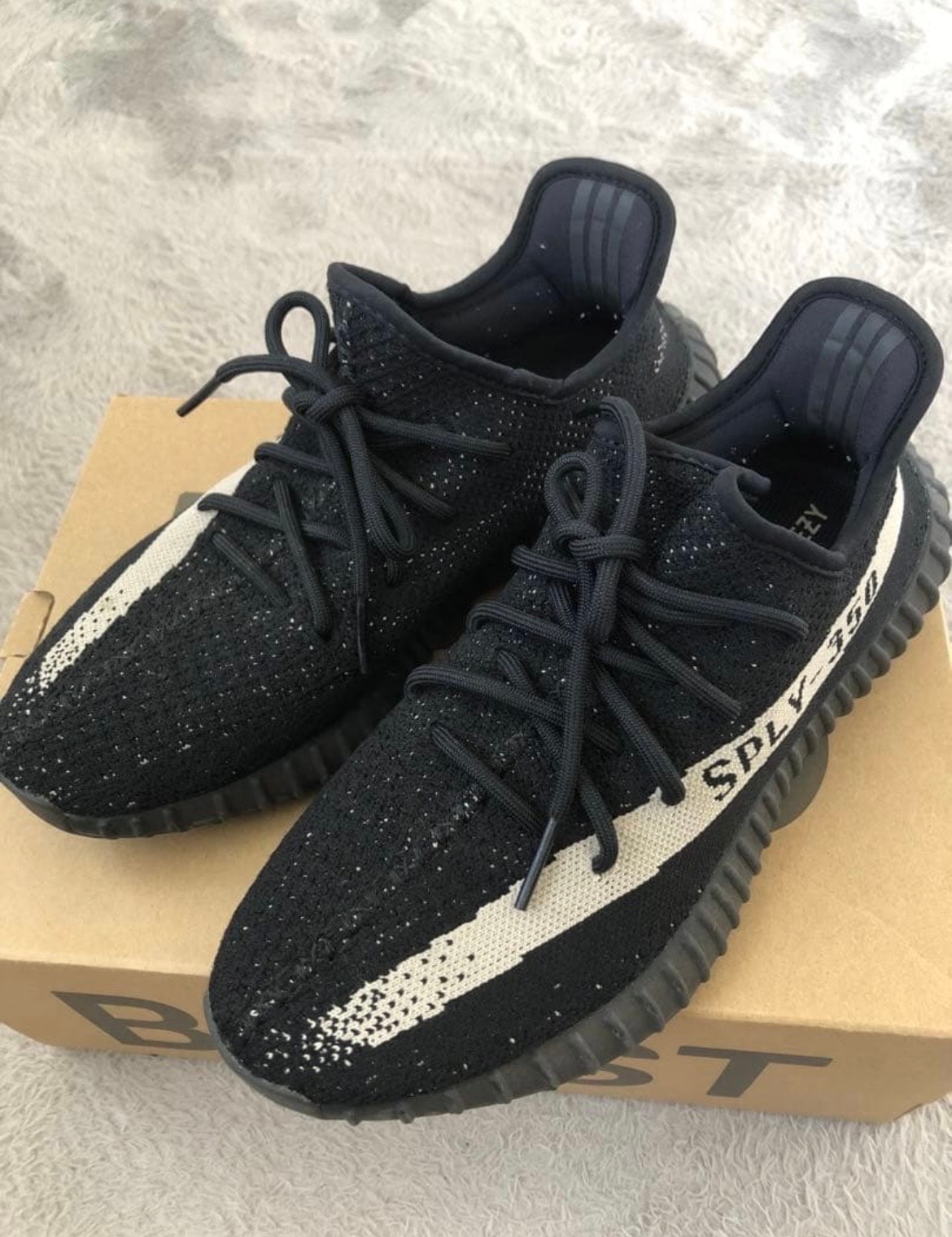 adidas YEEZY Boost 350 V2 "Oreo"