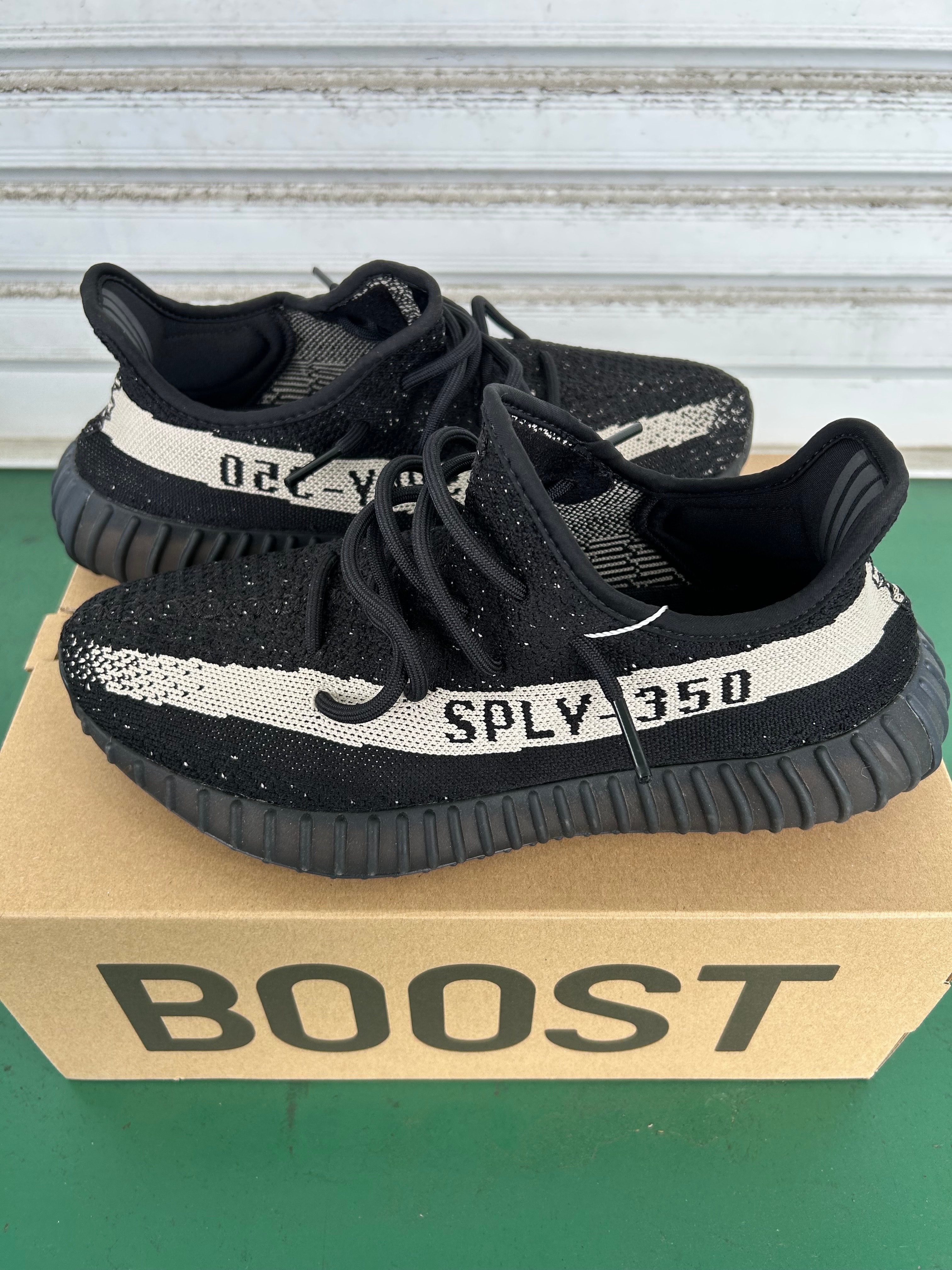 adidas YEEZY Boost 350 V2 "Oreo"