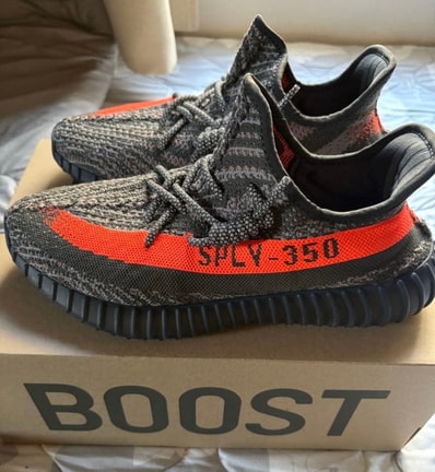 adidas YEEZY Boost 350V2 "Carbon Beluga"