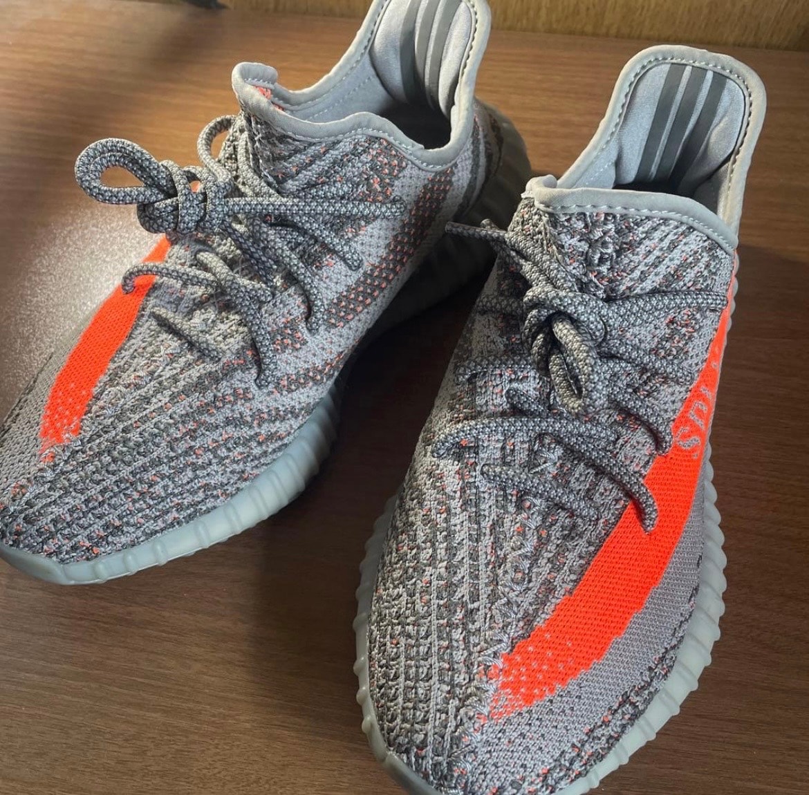 アディダス イージーブースト350V2 "ベルーガ リフレクティブ"