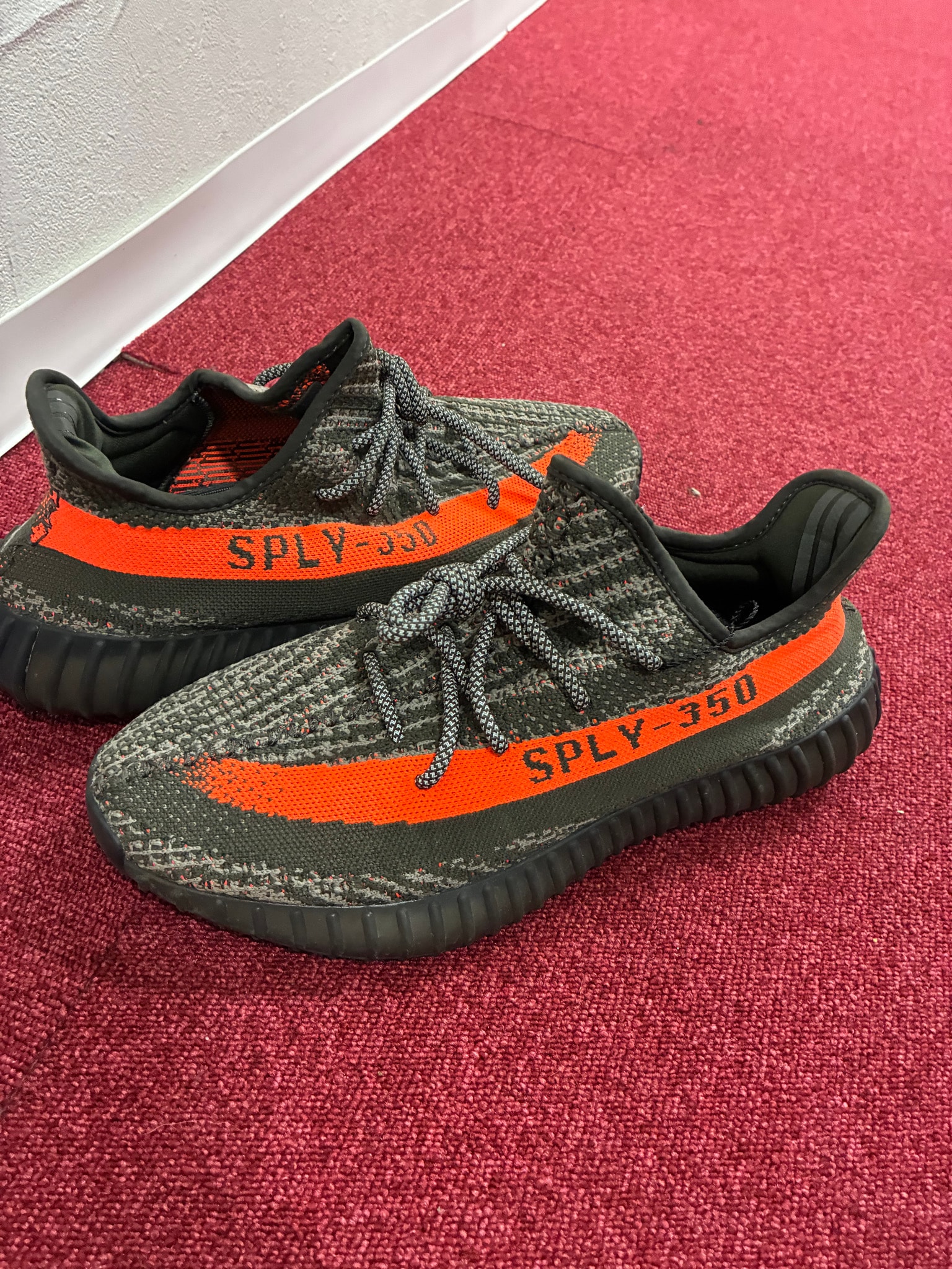 adidas YEEZY Boost 350V2 "Carbon Beluga"
