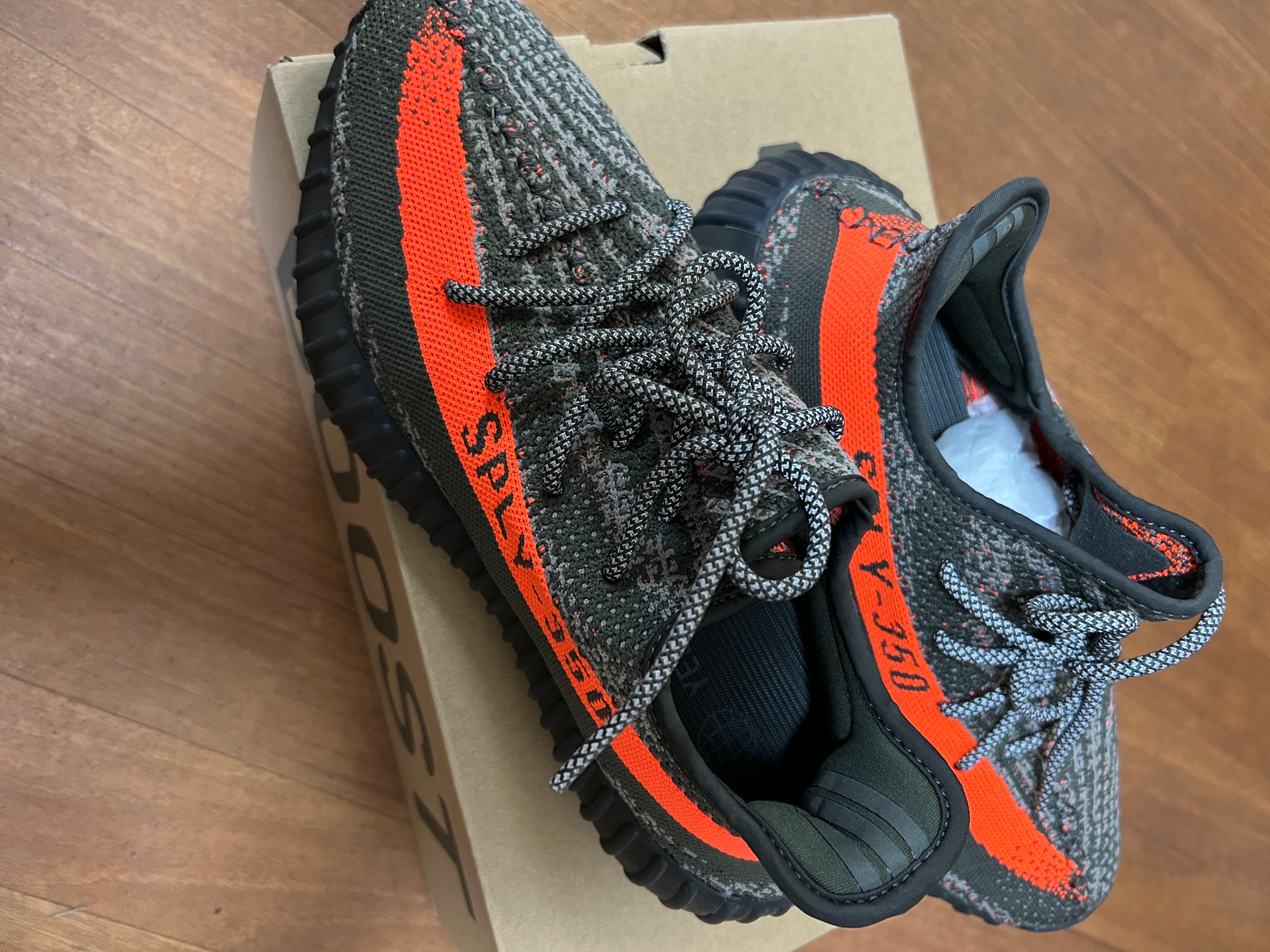 アディダス イージーブースト350V2 "カーボンベルーガ"