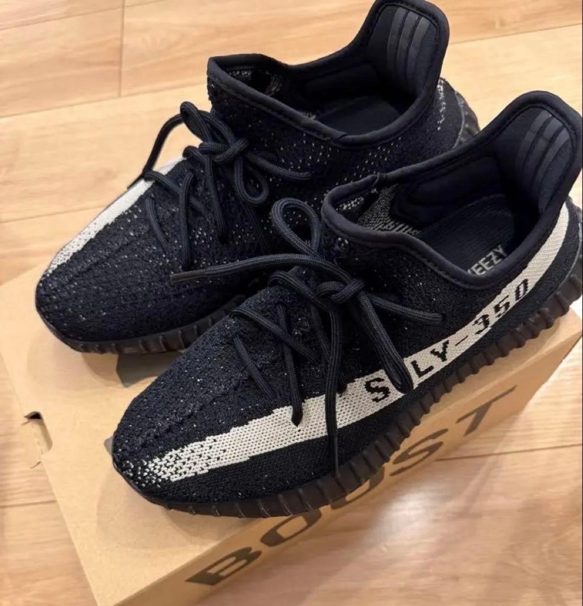 adidas YEEZY Boost 350 V2 "Oreo"