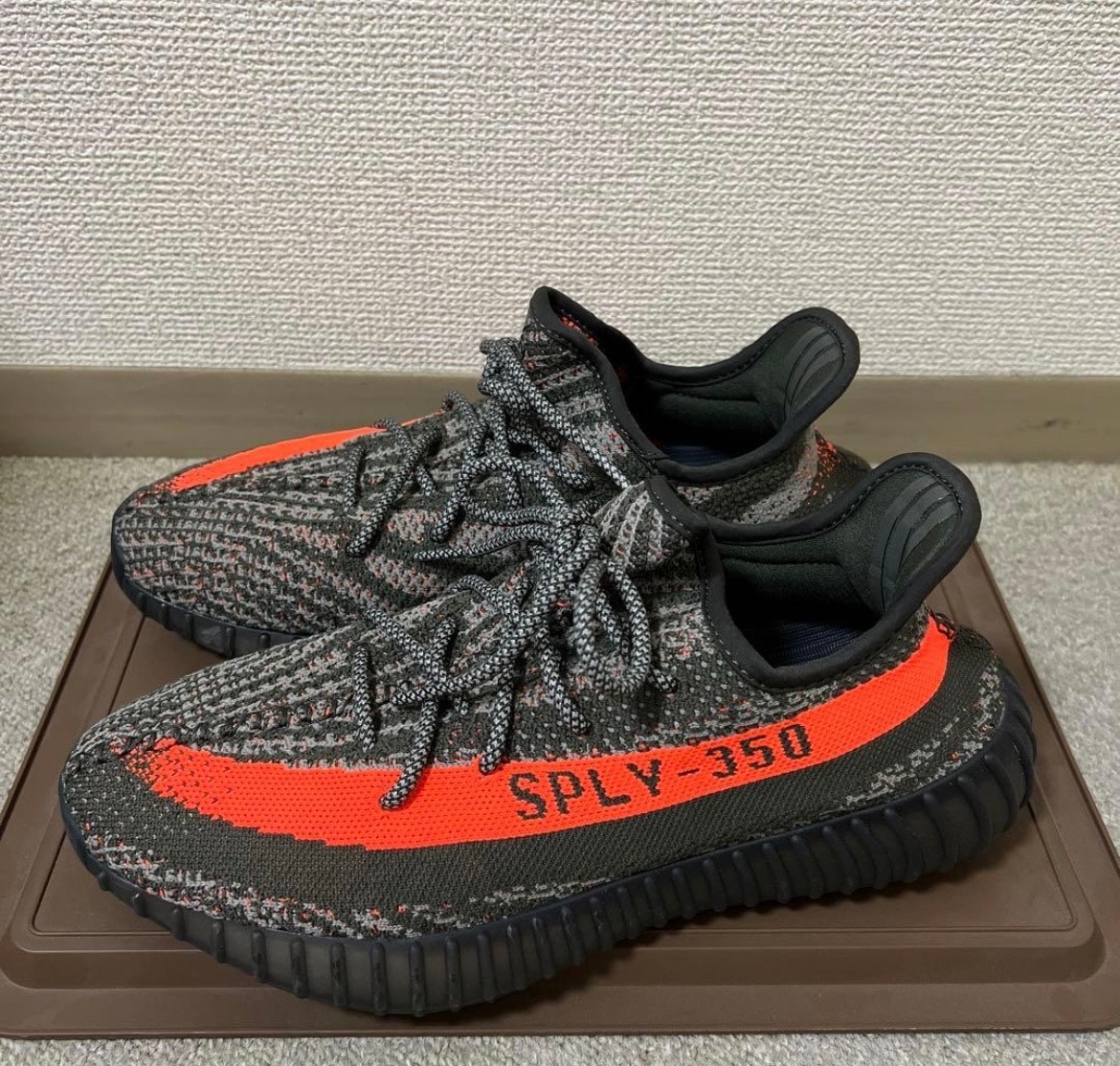 adidas YEEZY Boost 350V2 "Carbon Beluga"