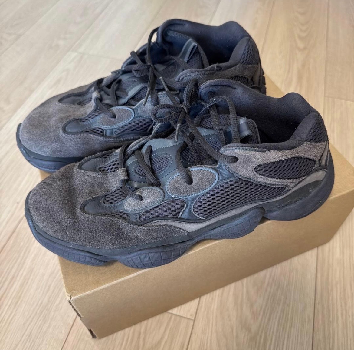 アディダス イージー500 "ユーティリティ ブラック"