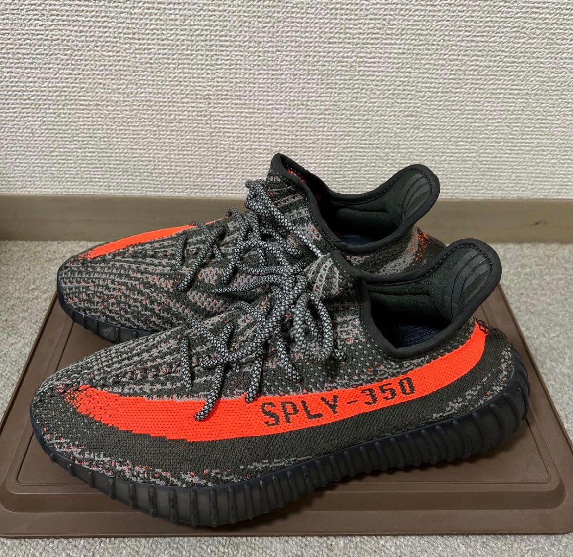adidas YEEZY Boost 350V2 "Carbon Beluga"