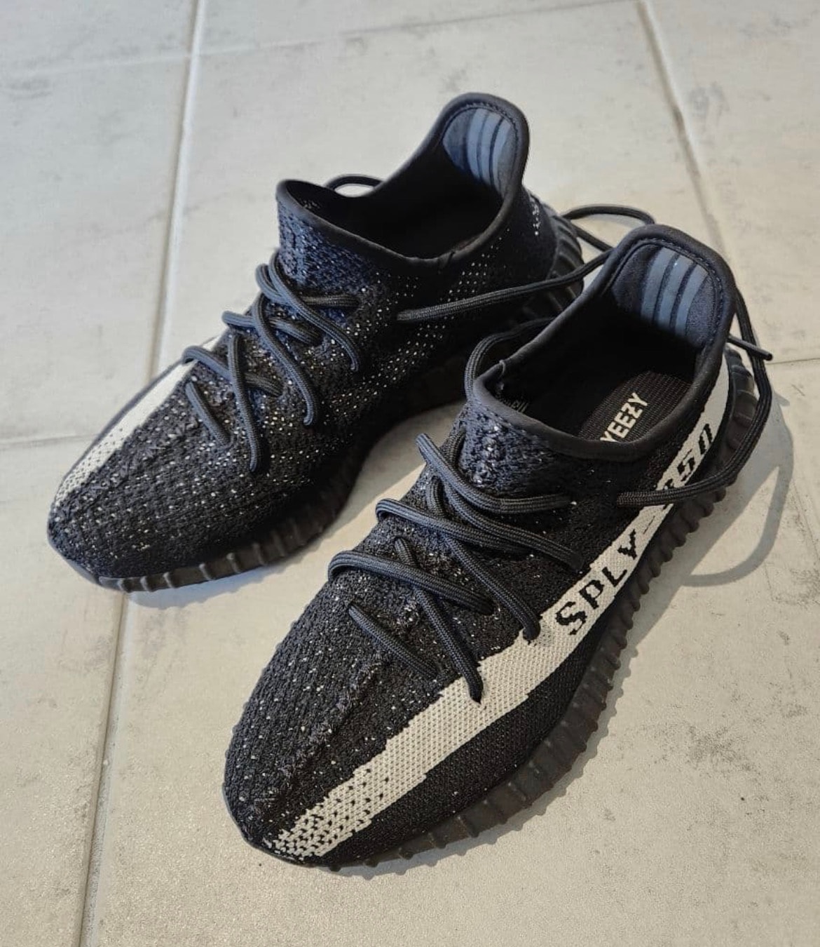 adidas YEEZY Boost 350 V2 "Oreo"