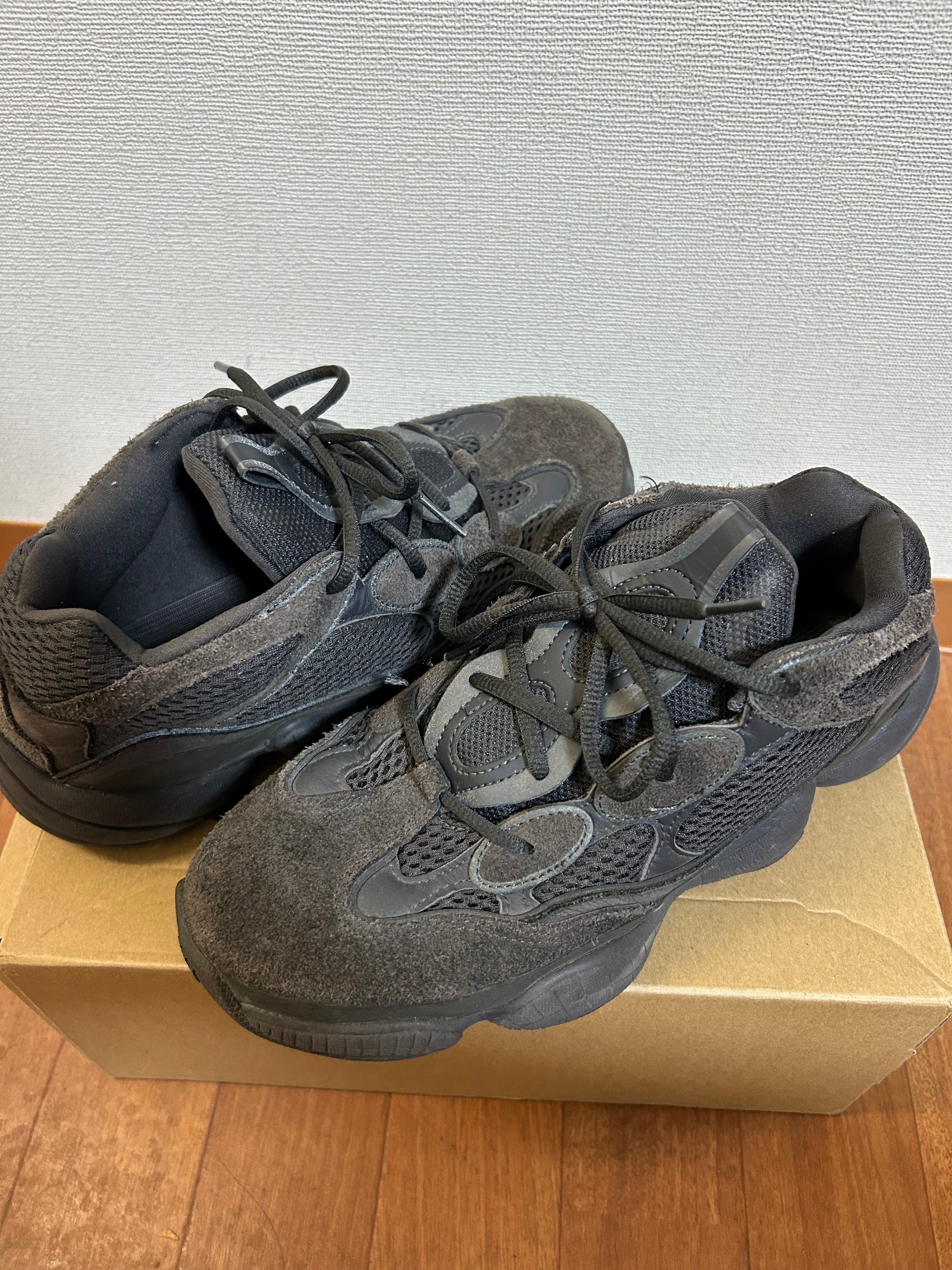 アディダス イージー500 "ユーティリティ ブラック"