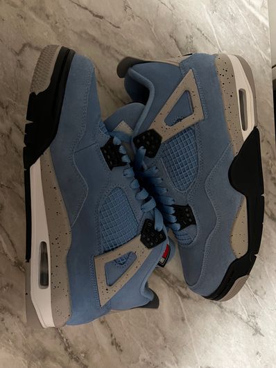 Nike Air Jordan 4 "University Blue"