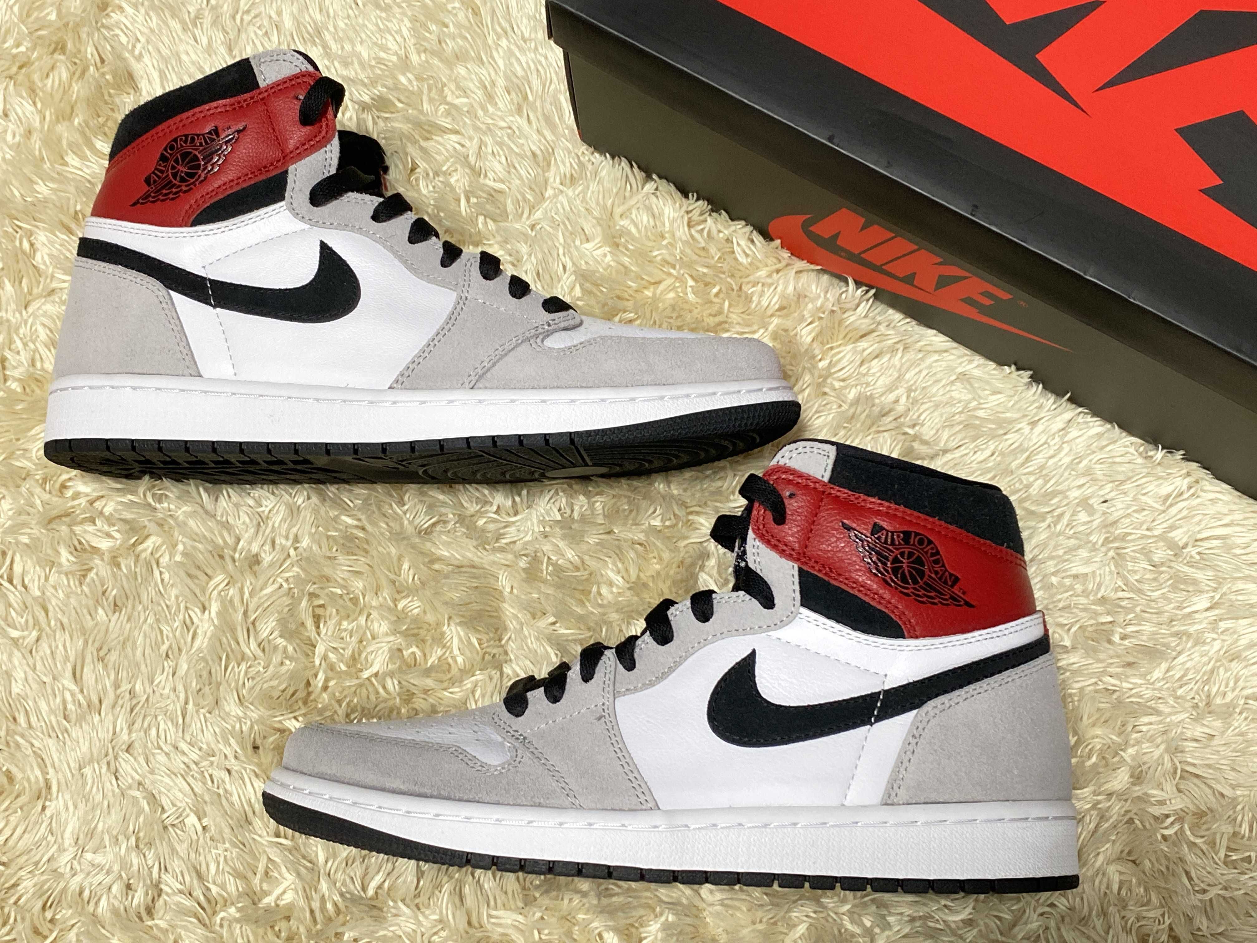 Nike Air Jordan 1 High OG "White/Black/Light Smoke Grey"