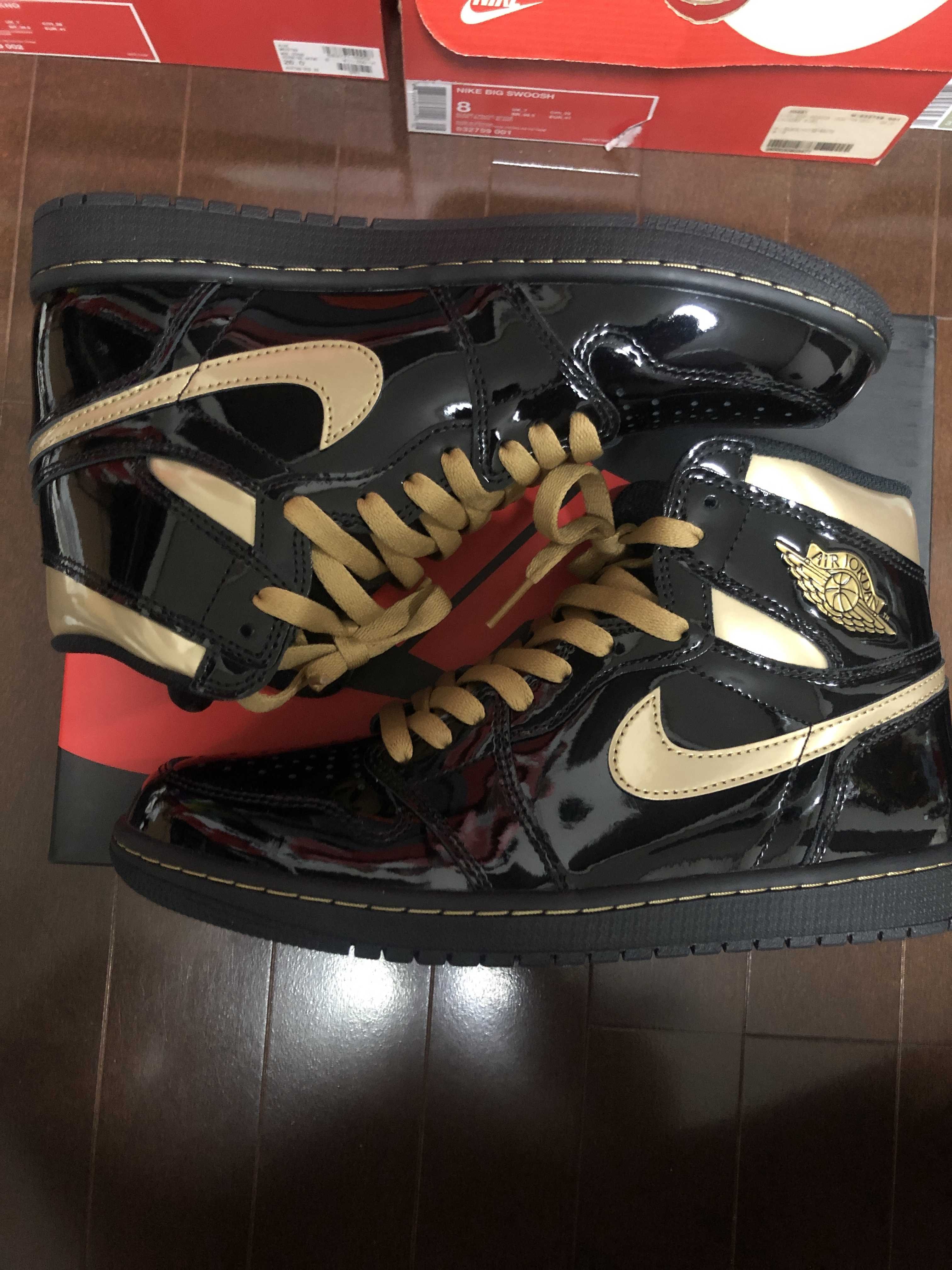 Nike Air Jordan 1 High OG "Black-Metalic Gold"