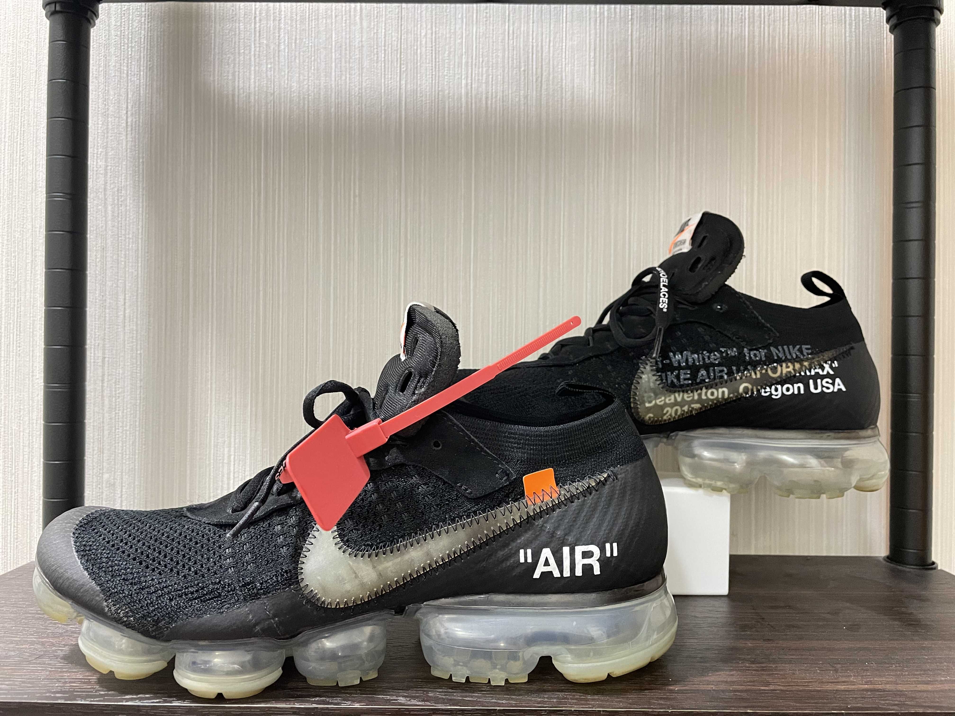 Off-White × Nike Air Vapormax "Black/Total Orange/Clear"