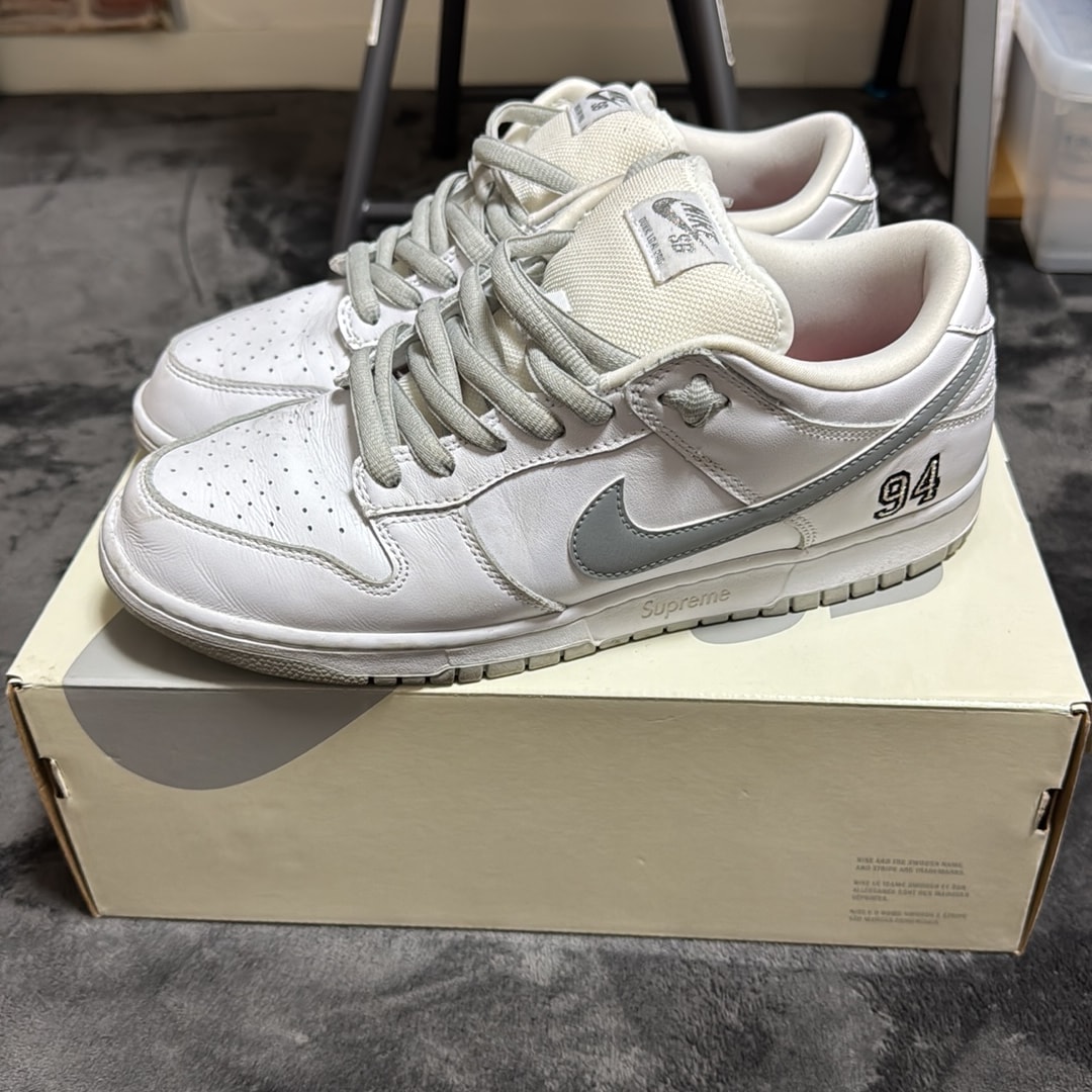 Supreme × Nike SB Dunk Low "White/Metallic Silver" (25FW Week2)