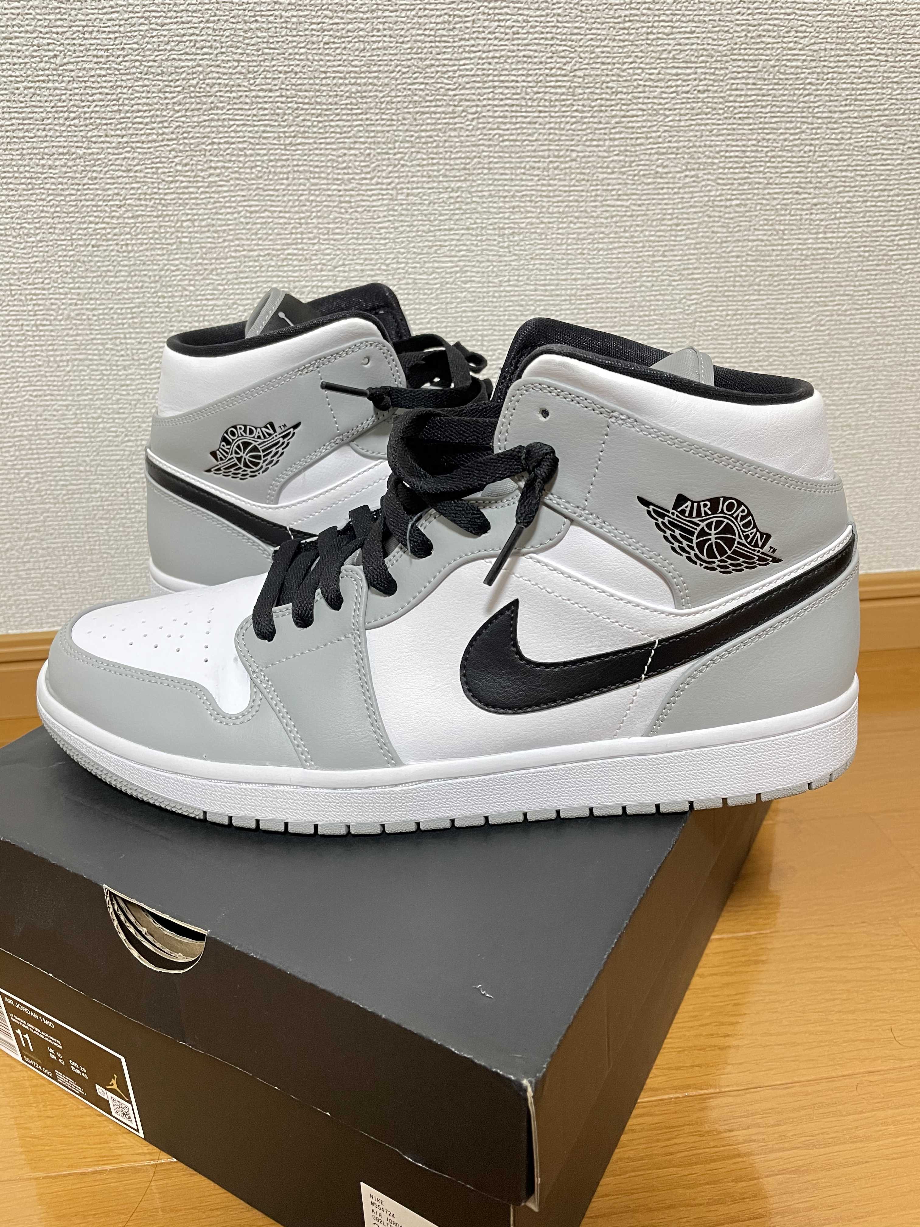 Nike Air Jordan 1 Mid "Light Smoke Grey/White/Black"