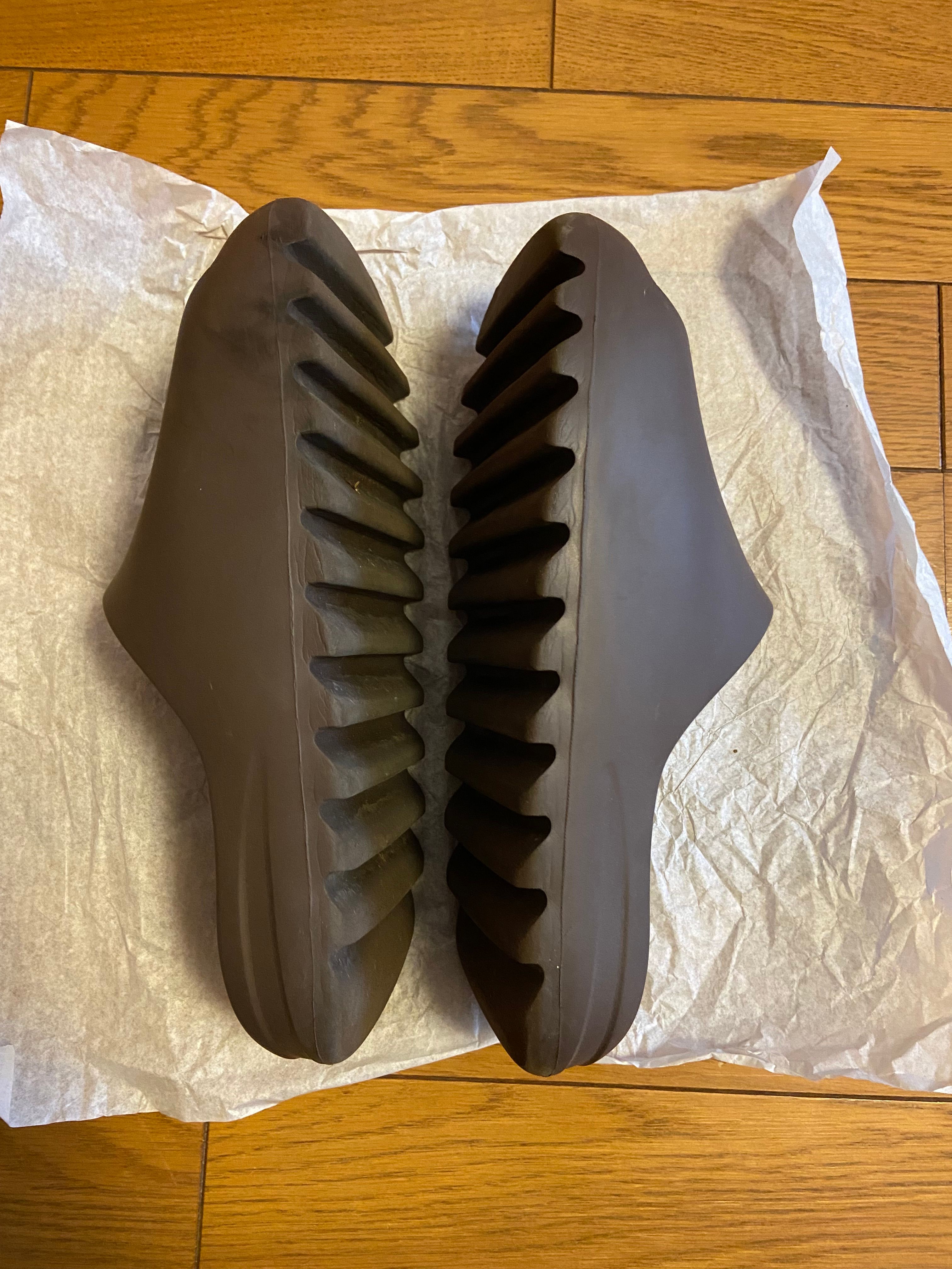 adidas YEEZY Slide "Soot"