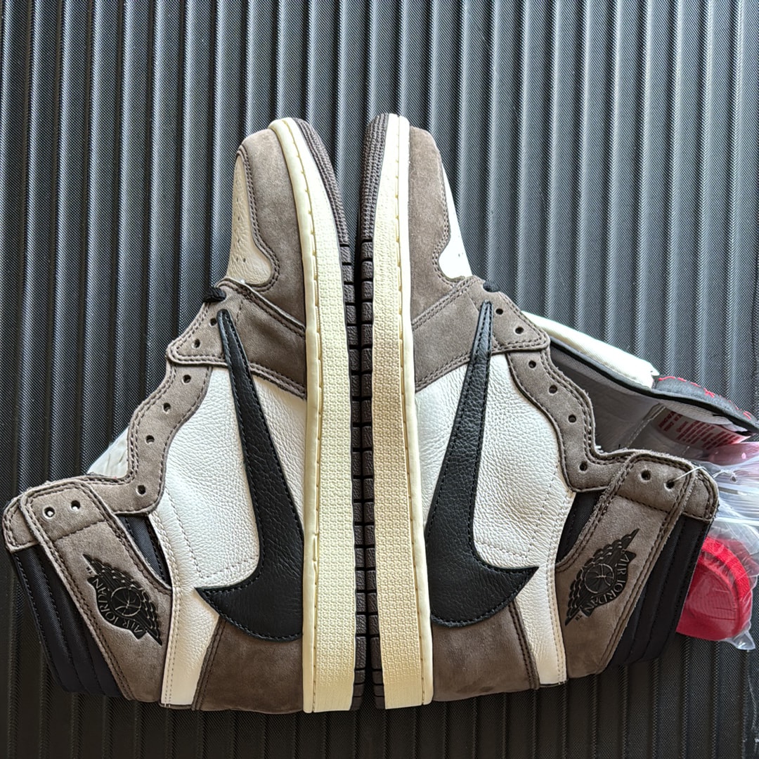 Travis Scott × Nike Air Jordan 1 Retro High OG TS SP "Sail/Dark Mocha"