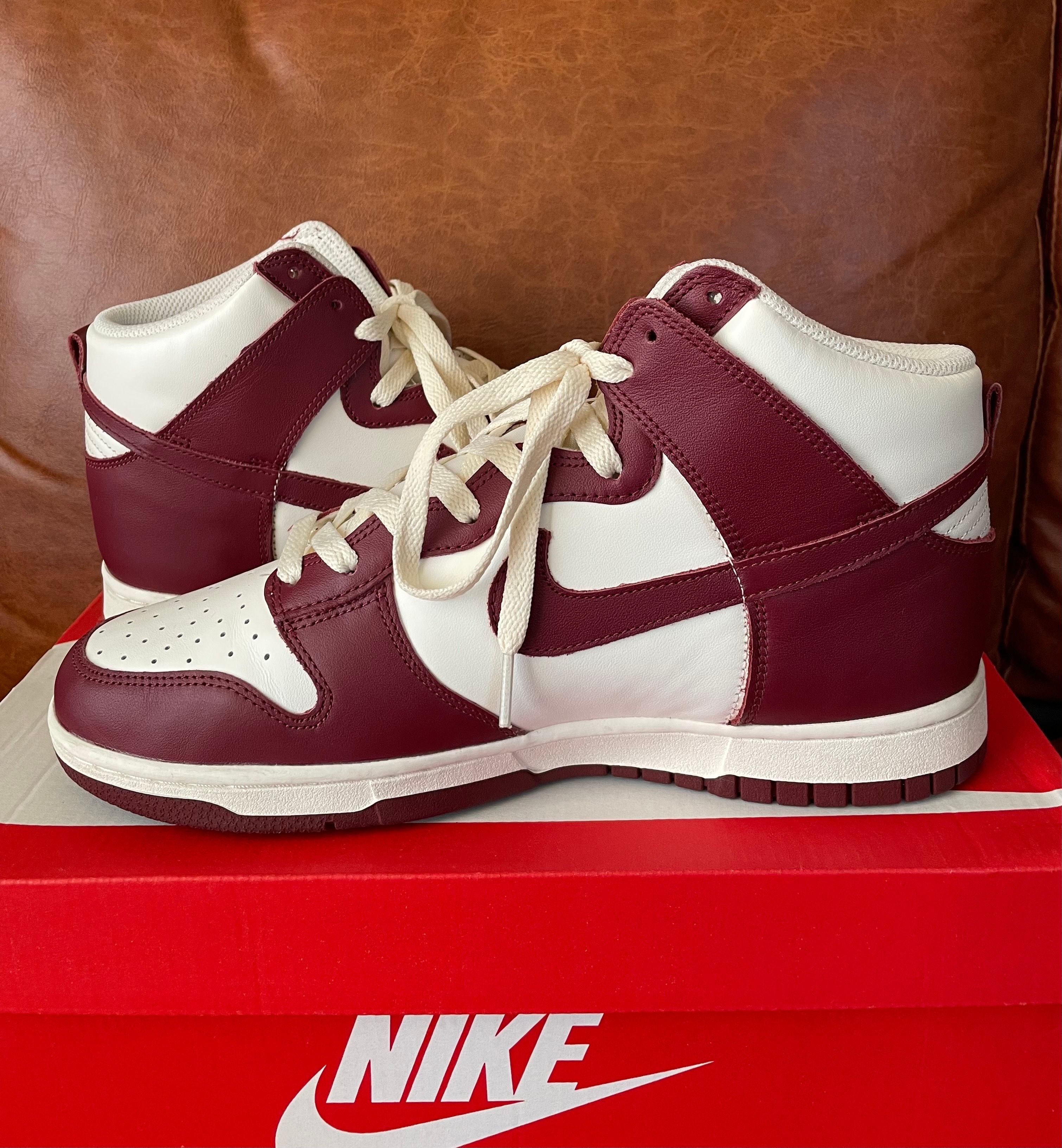 NIKE Women's DUNK HIGH "TEAM RED"